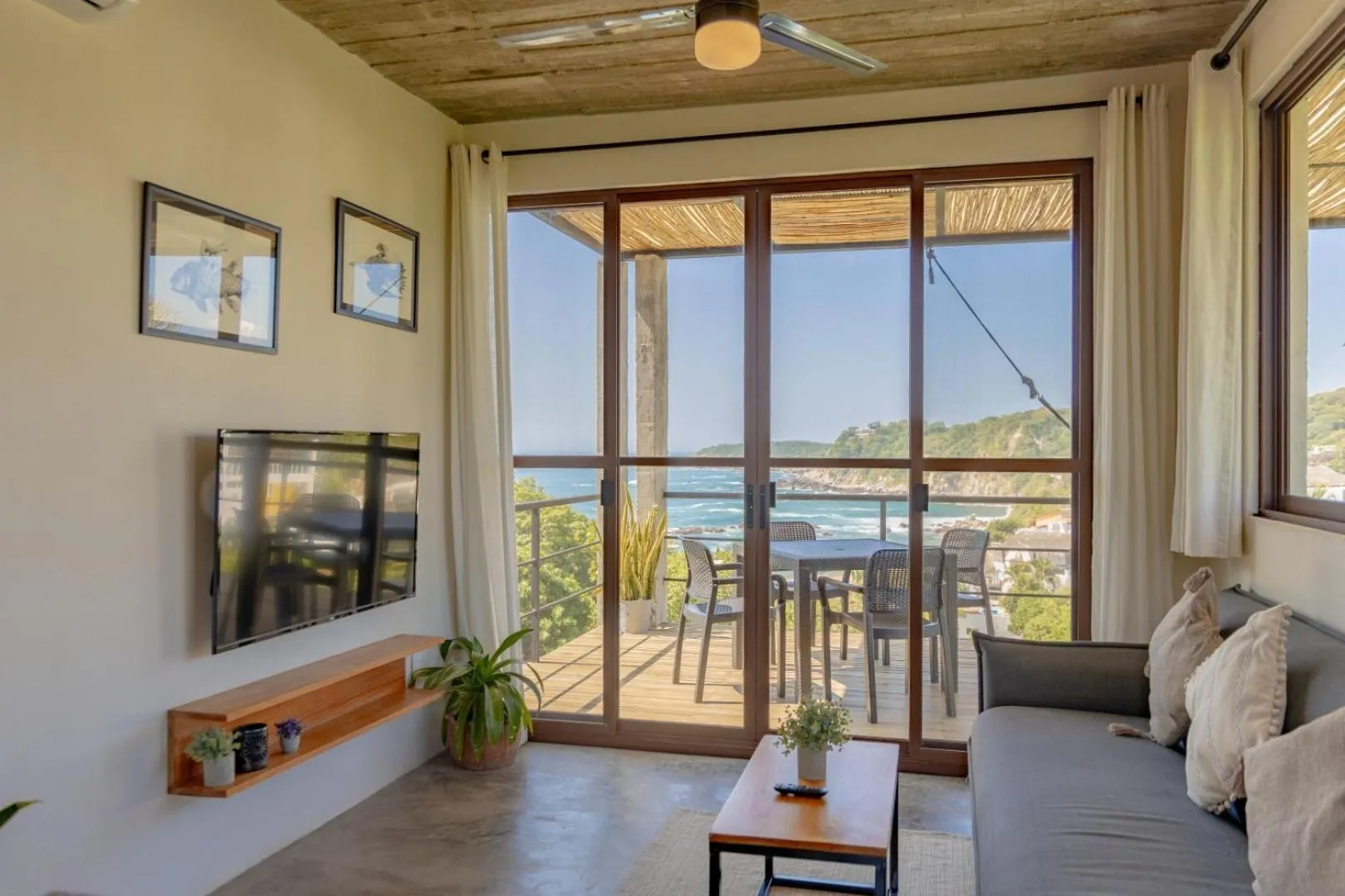 Day in Casa Mauna Boutique Hotel