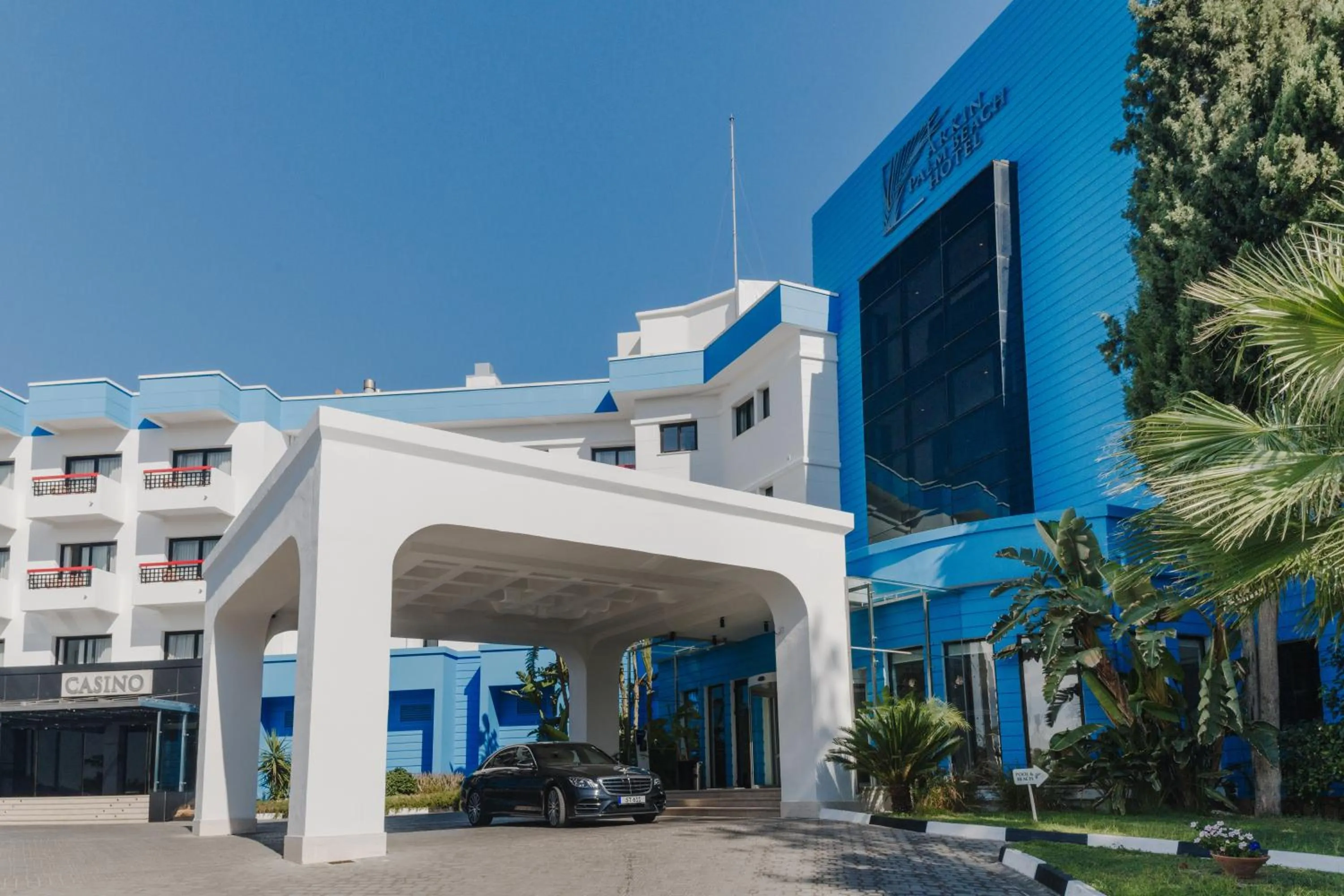 Property building in Arkin Palm Beach Hotel