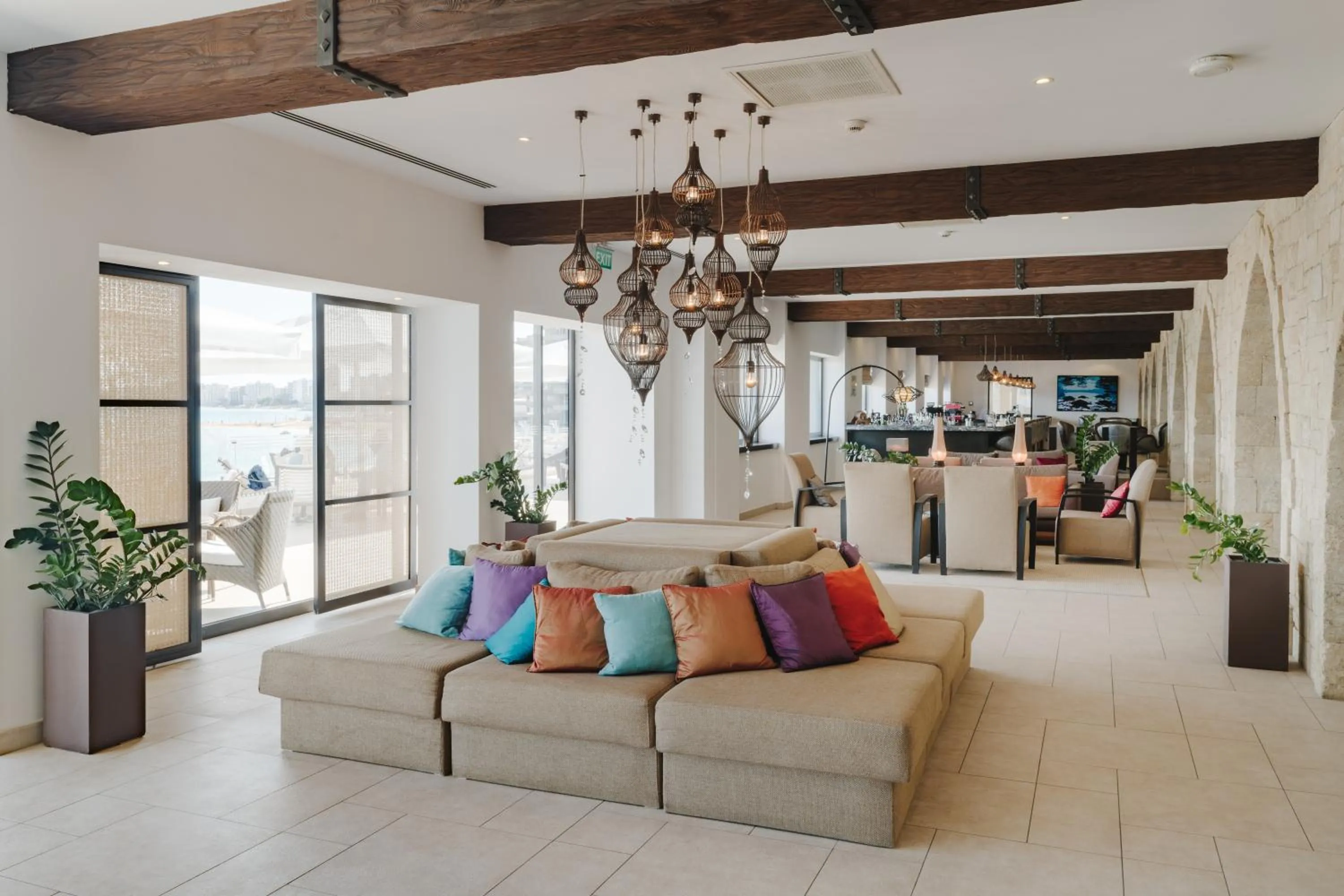 Seating area in Arkin Palm Beach Hotel