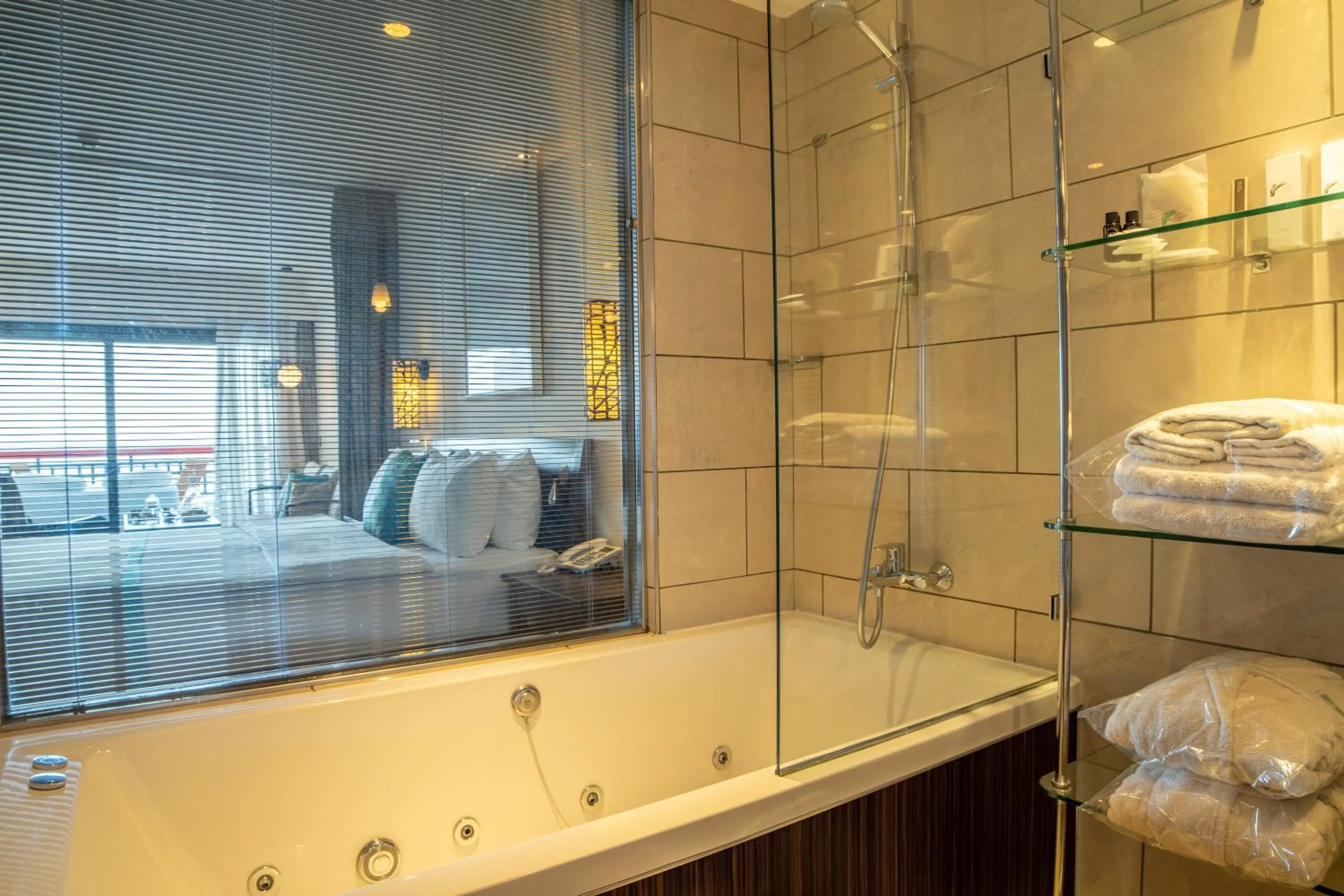 Bathroom, Bed in Arkin Palm Beach Hotel