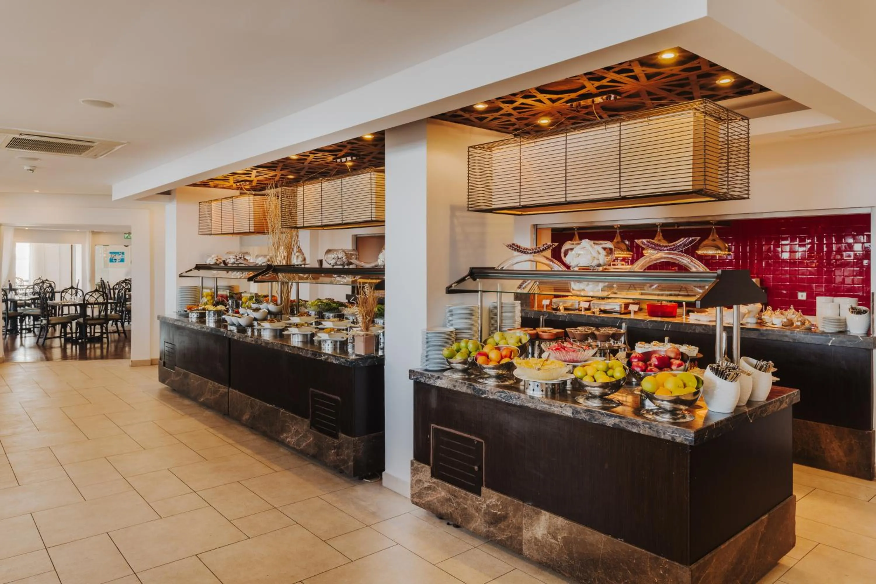 Restaurant/places to eat in Arkin Palm Beach Hotel