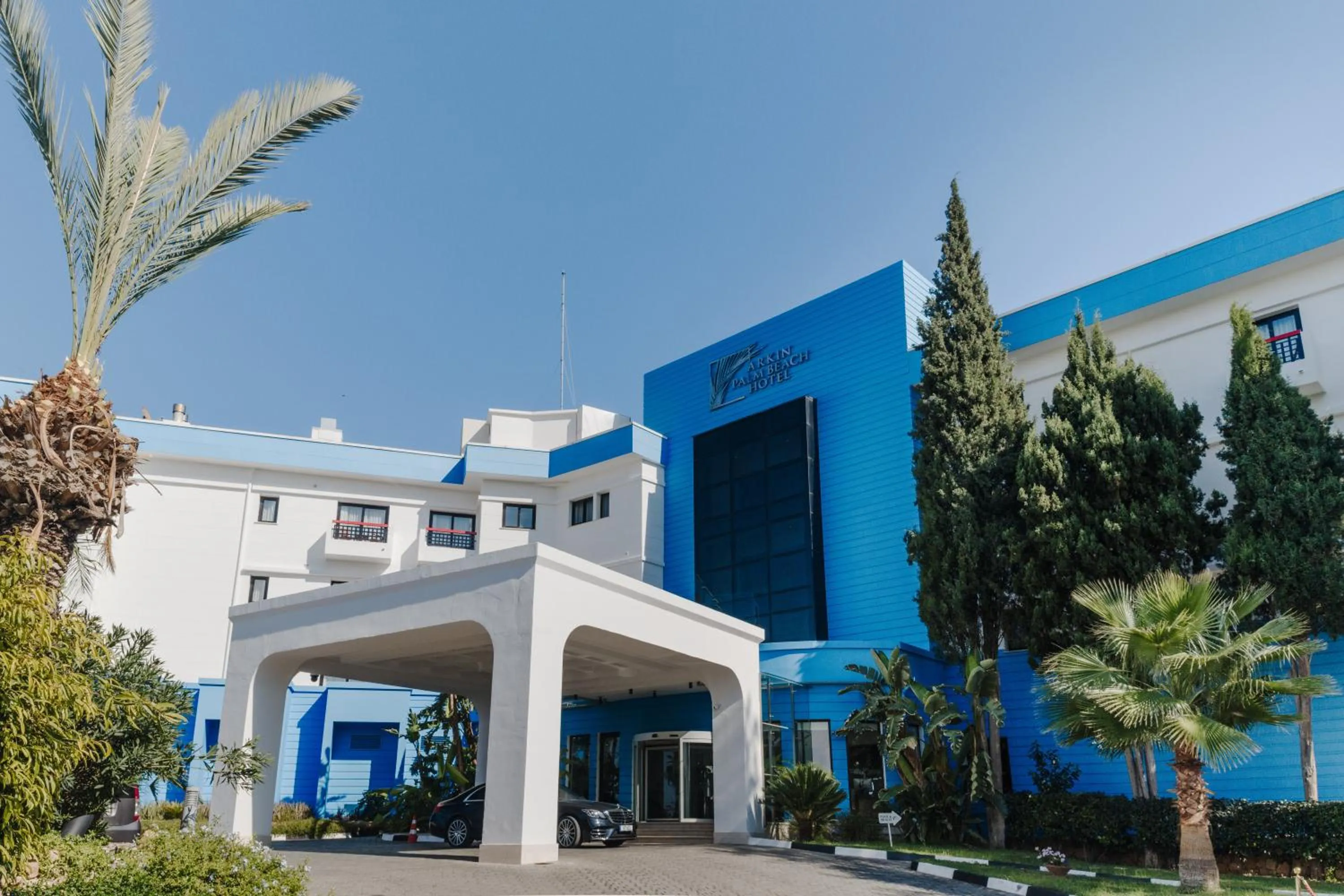 Property building in Arkin Palm Beach Hotel