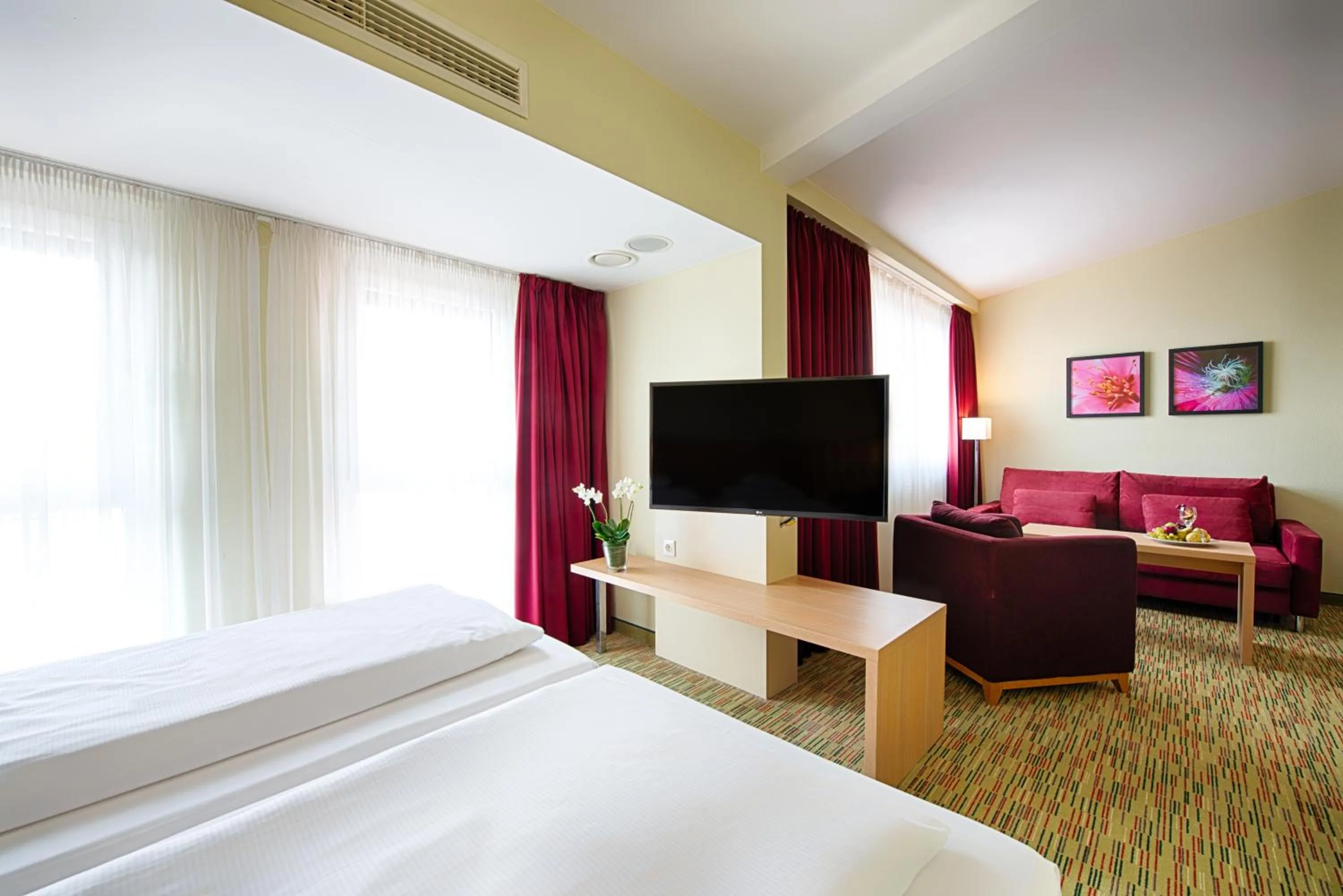 Photo of the whole room, Bed in Welcome Hotel Paderborn