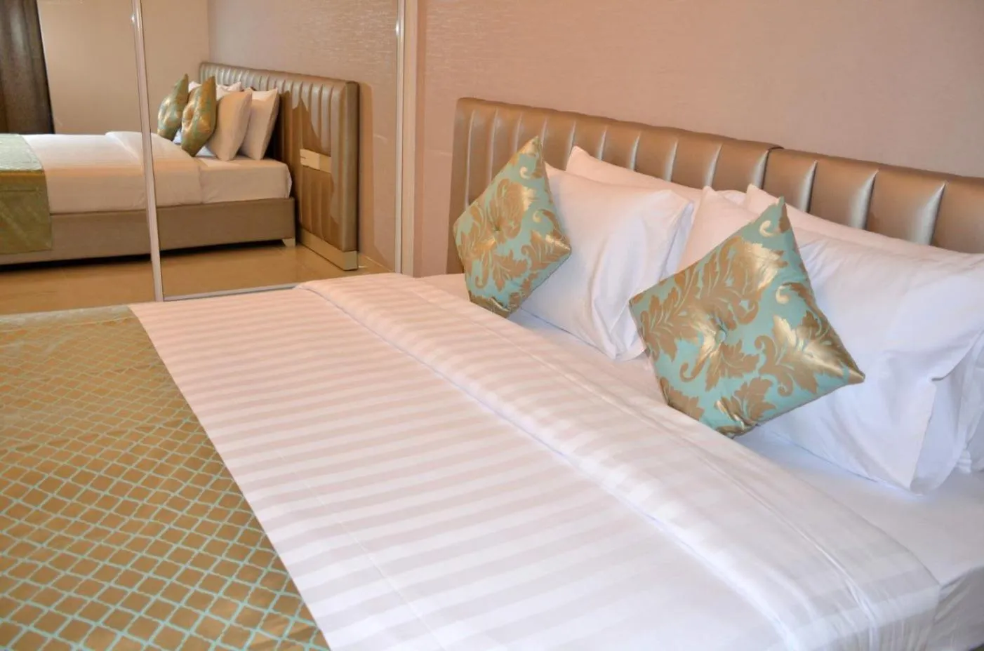 Bedroom, Bed in The Lodge Suites