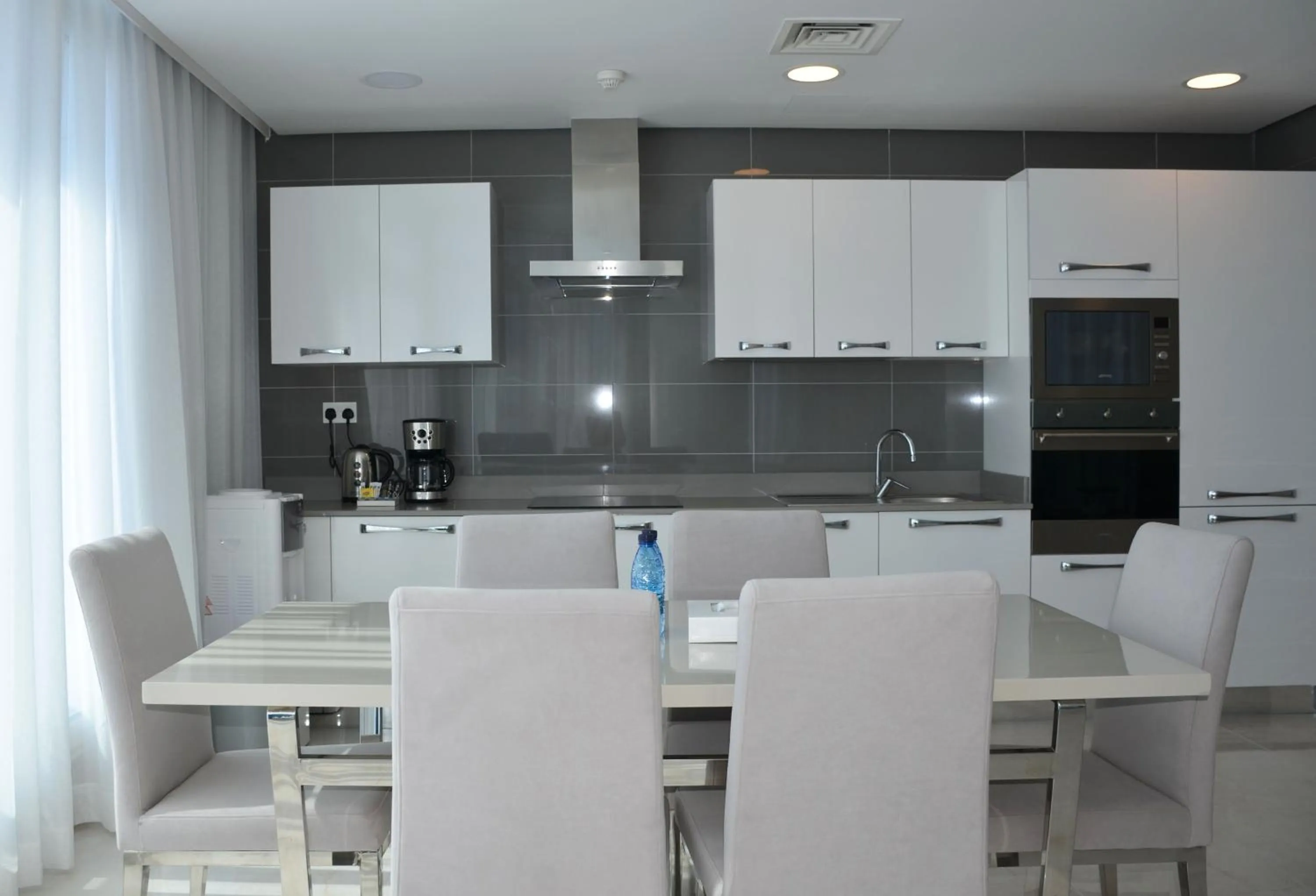 Kitchen or kitchenette in The Lodge Suites