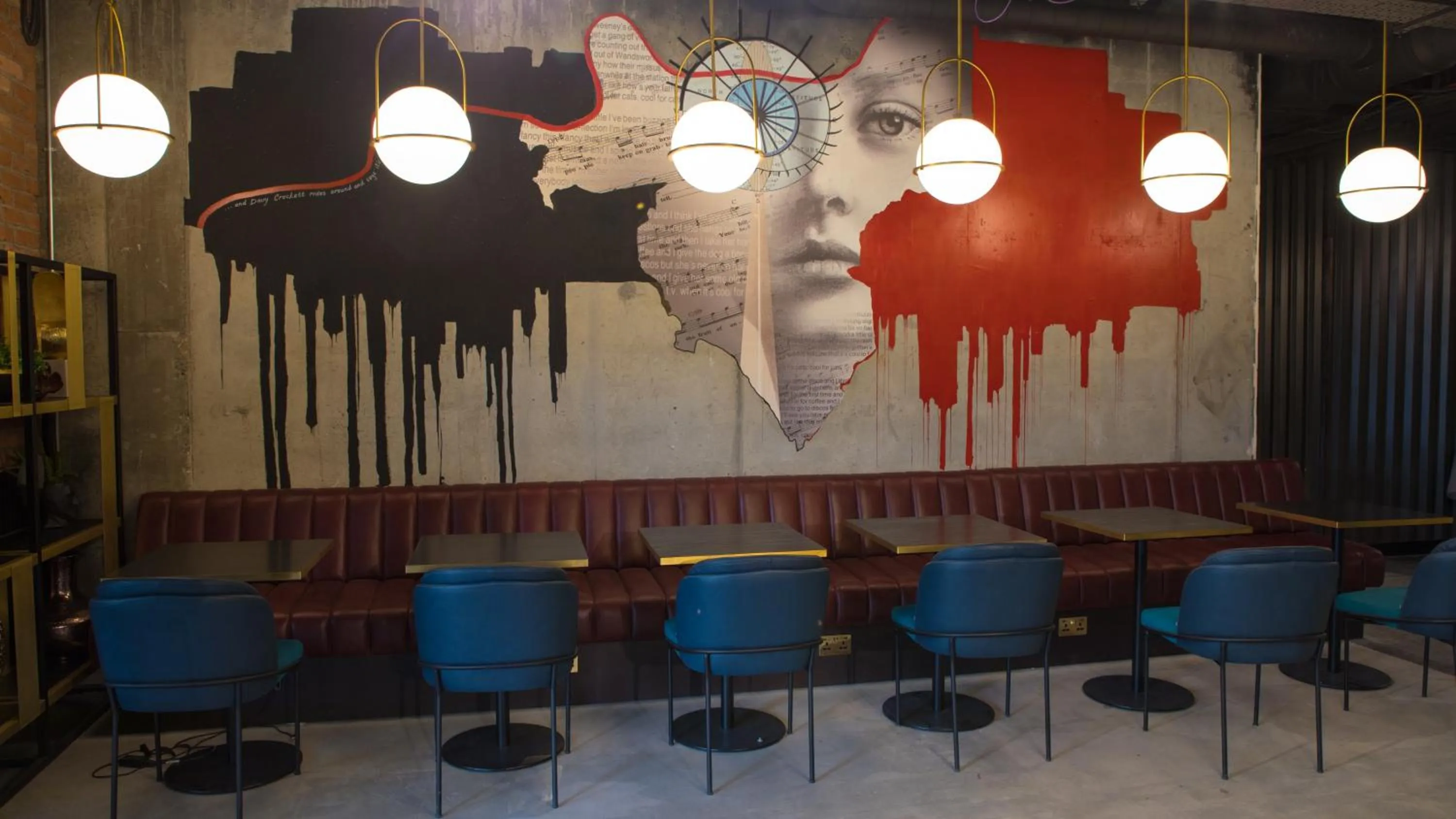 Lounge or bar in Radisson RED London Greenwich The O2