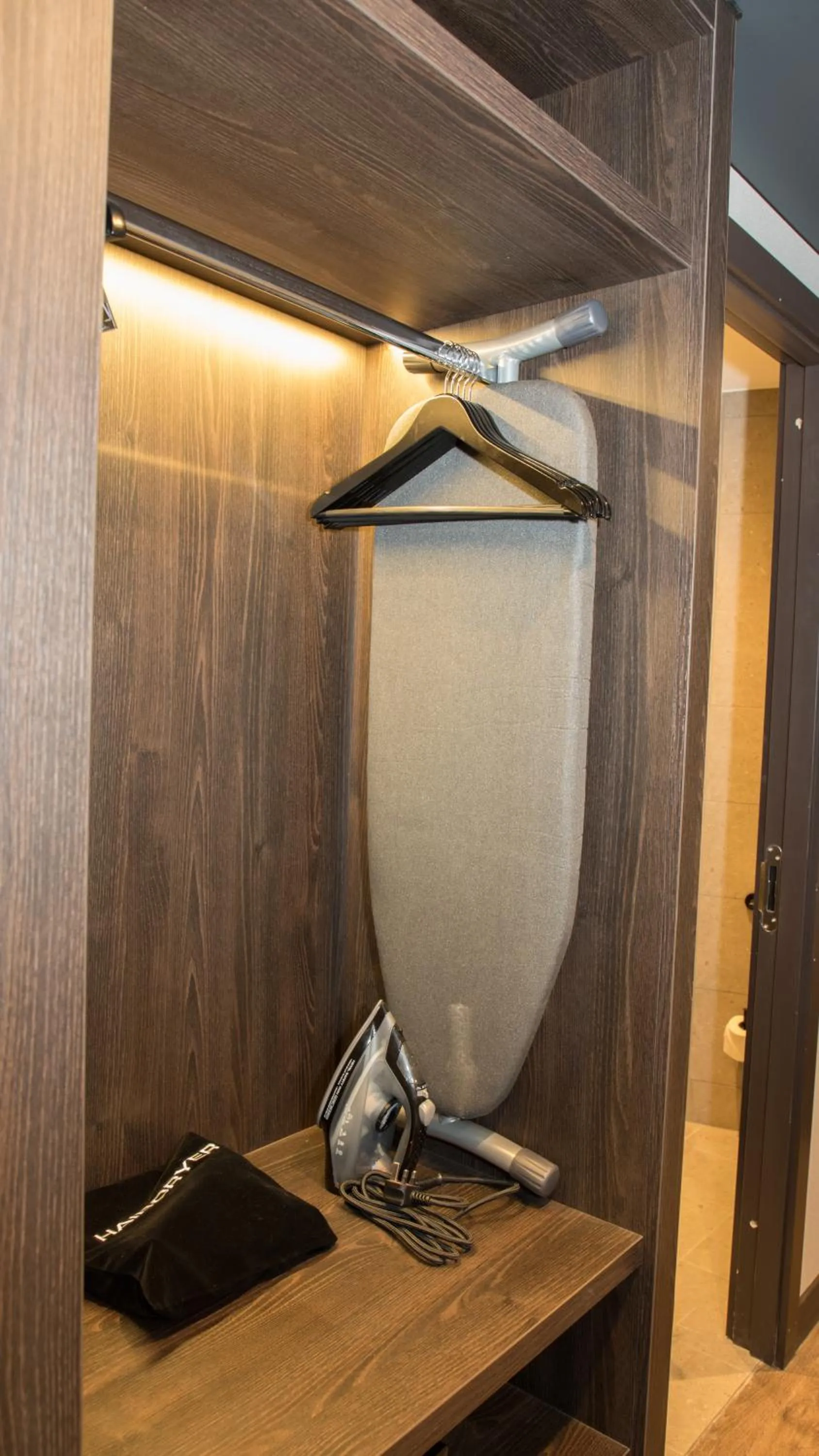 Communal lounge/ TV room in Radisson RED London Greenwich The O2