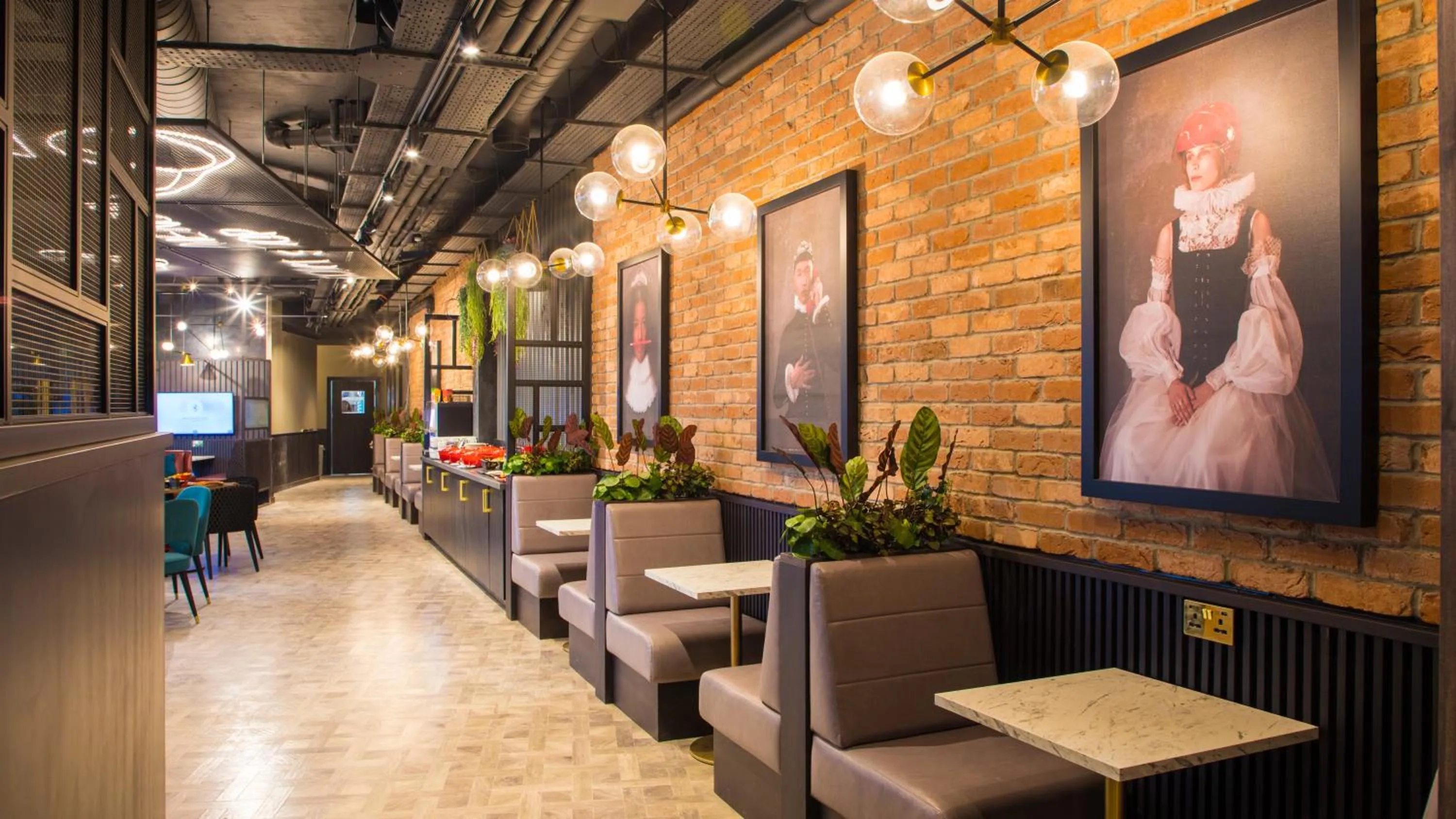 Restaurant/places to eat in Radisson RED London Greenwich The O2