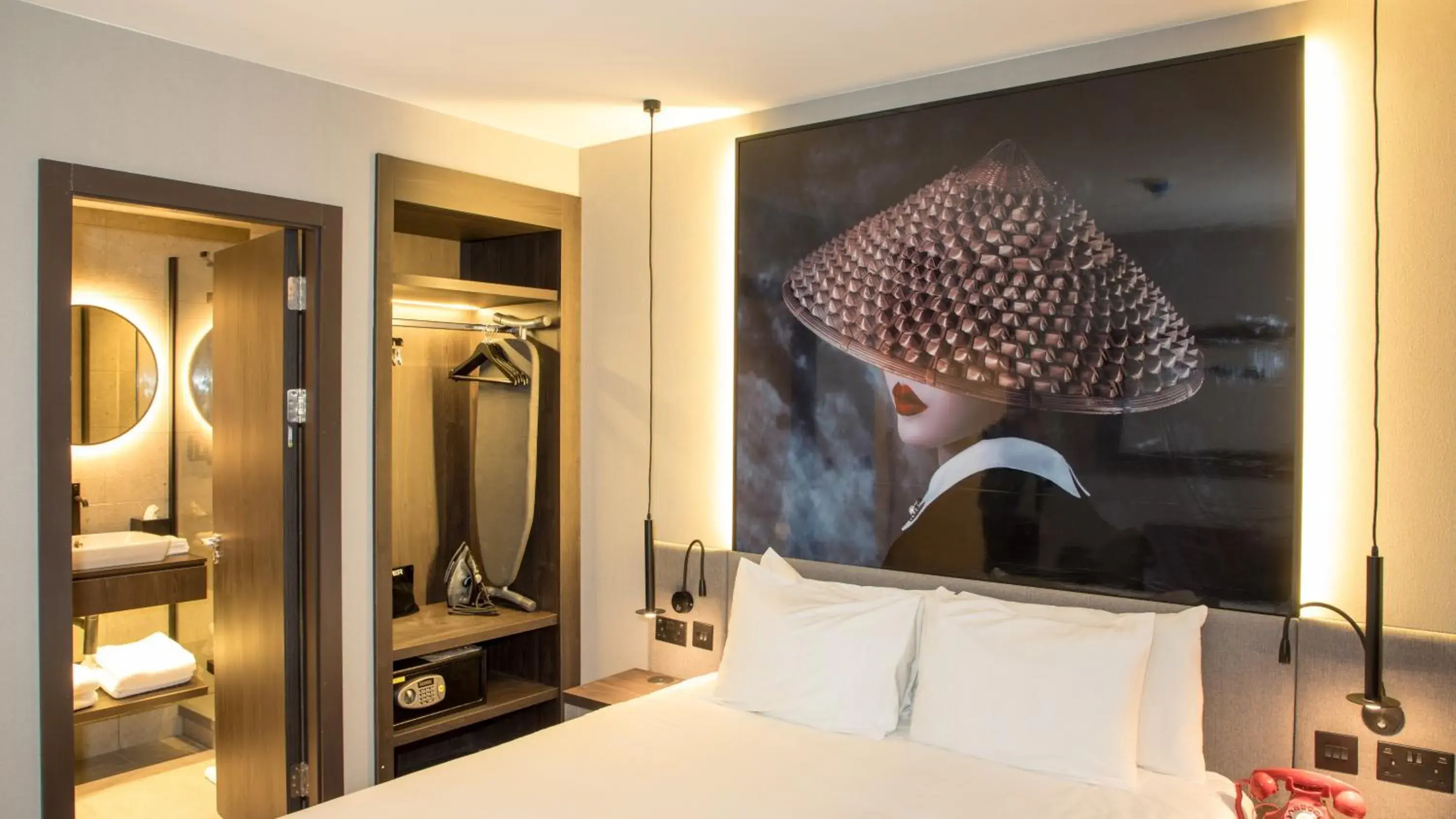 Bedroom, Bed in Radisson RED London Greenwich The O2 Bedroom, Bed in Radisson RED London Greenwich The O2
