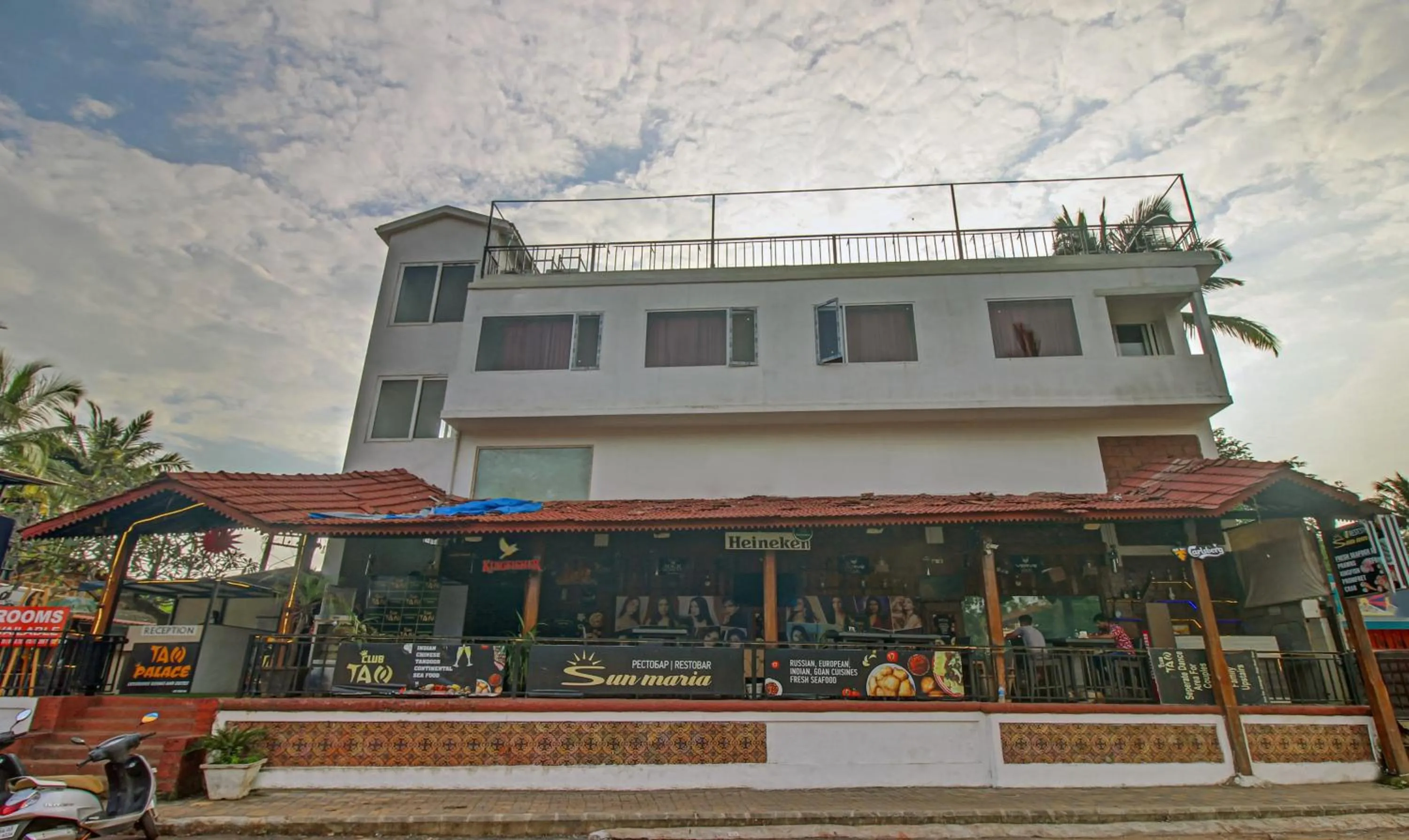 Facade/entrance in Itsy Hotels Tao Residency, 2 Minutes Walk From Baga Beach