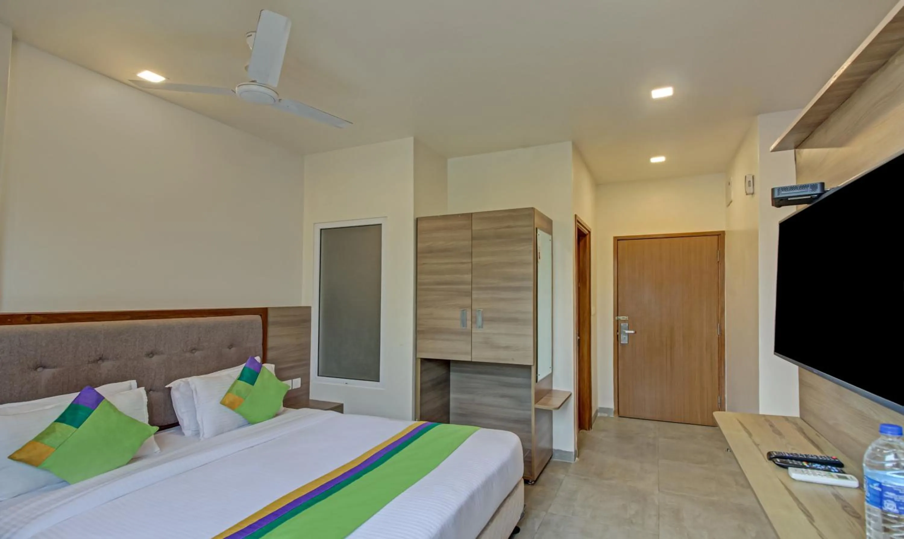 Bedroom in Itsy Hotels Tao Residency, 2 Minutes Walk From Baga Beach