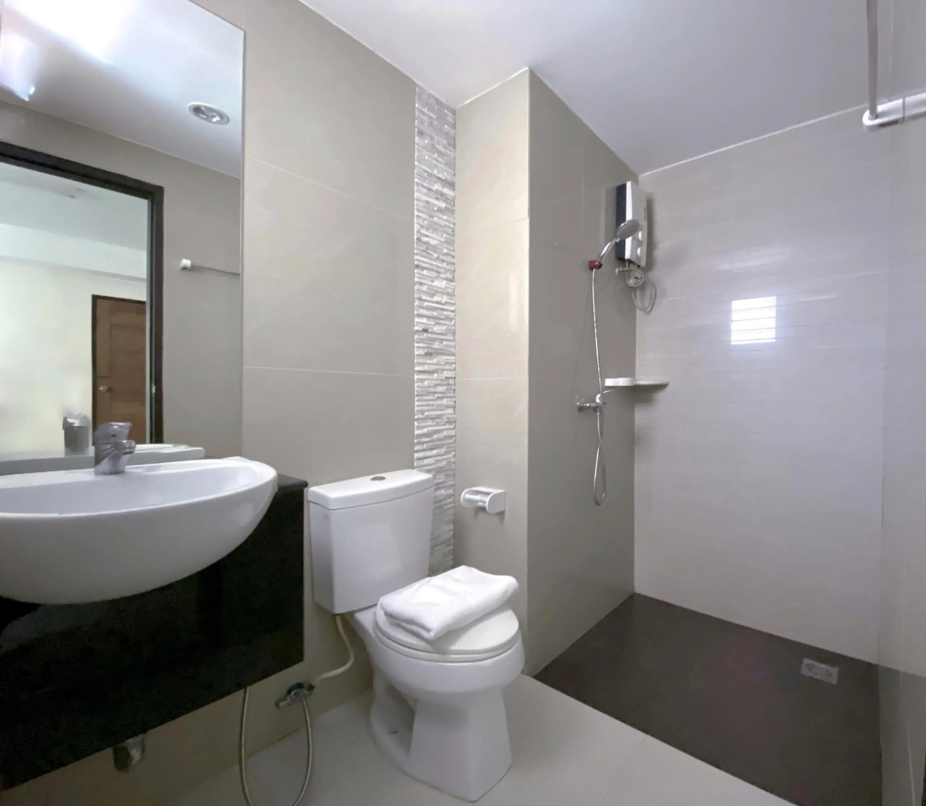 Toilet in JJ Place Korat Toilet in JJ Place Korat
