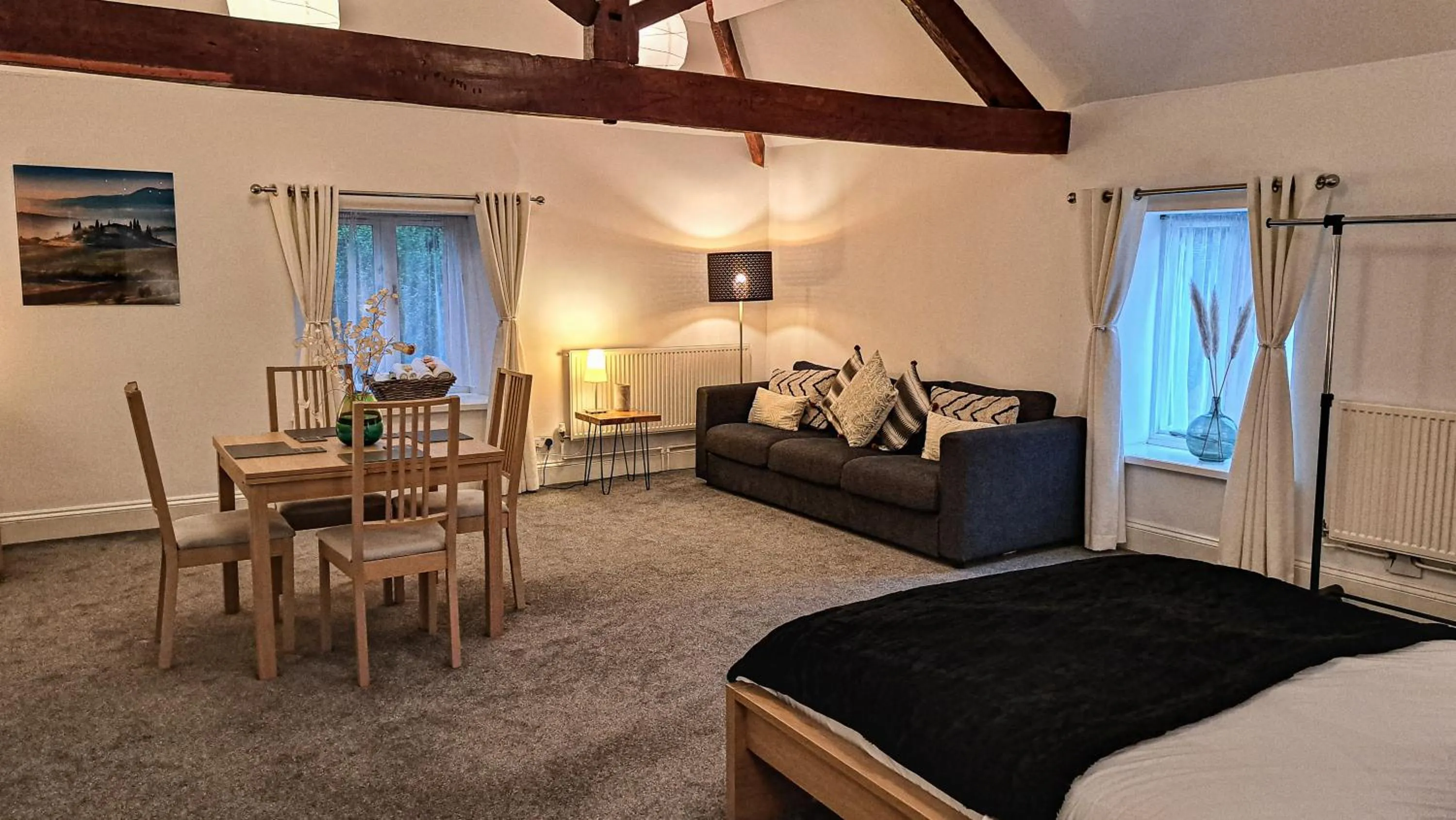 Seating area, Bed in The Old Vicarage