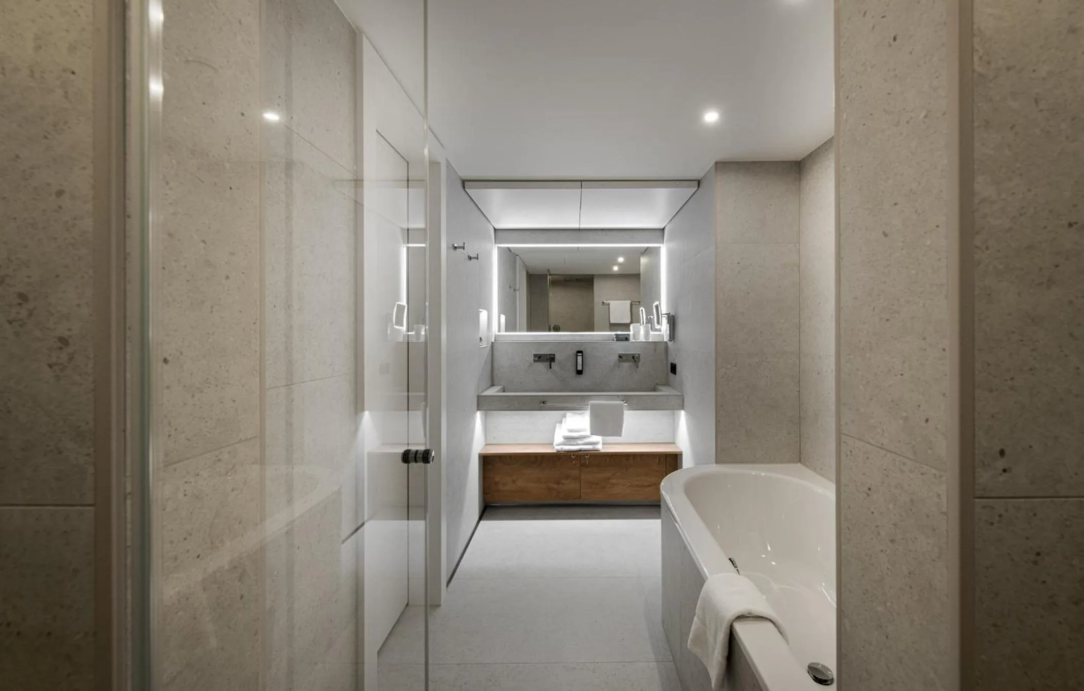 Bathroom in Hotel VierJahreszeiten am Seilersee