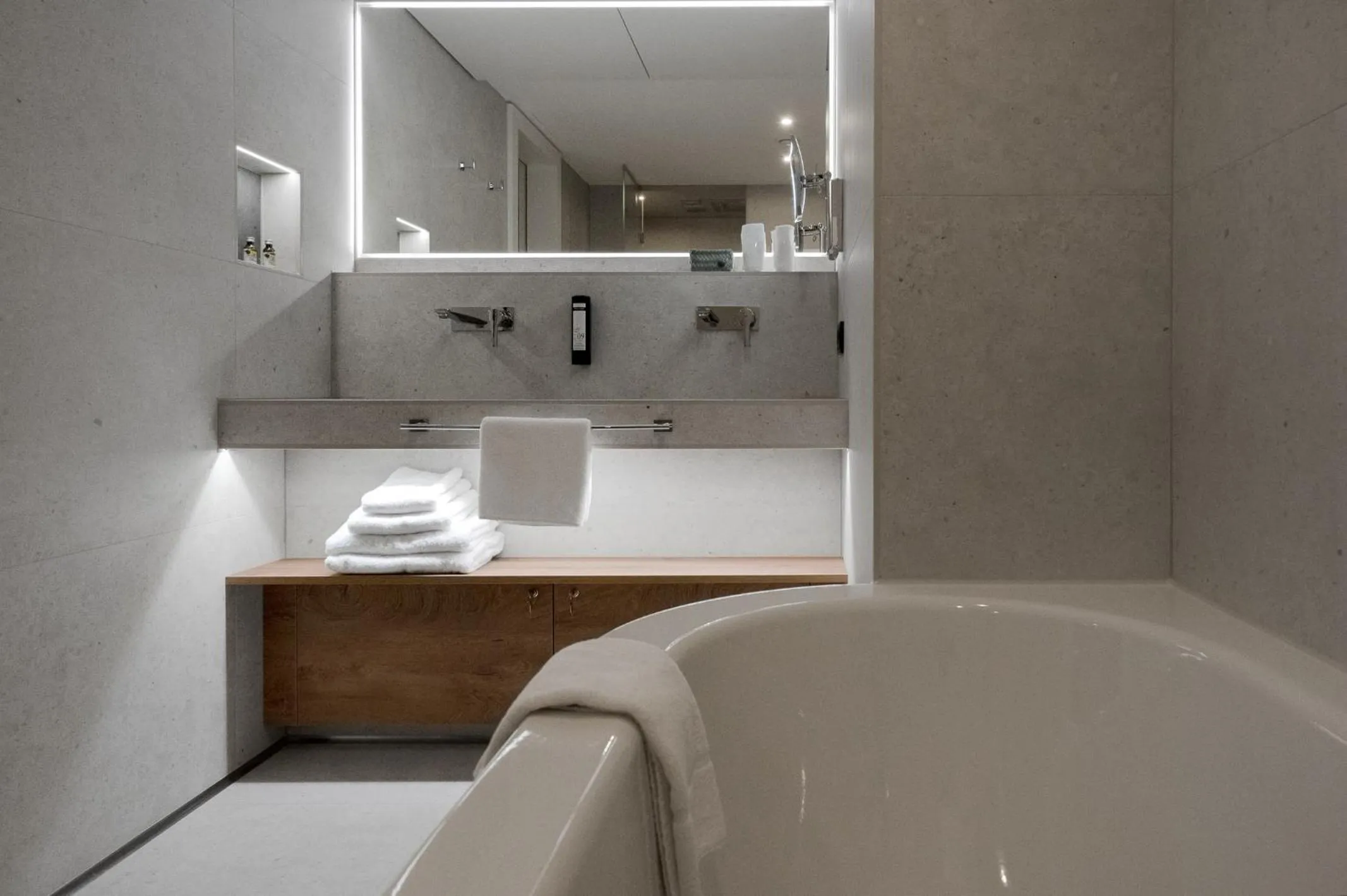 Bathroom in Hotel VierJahreszeiten am Seilersee