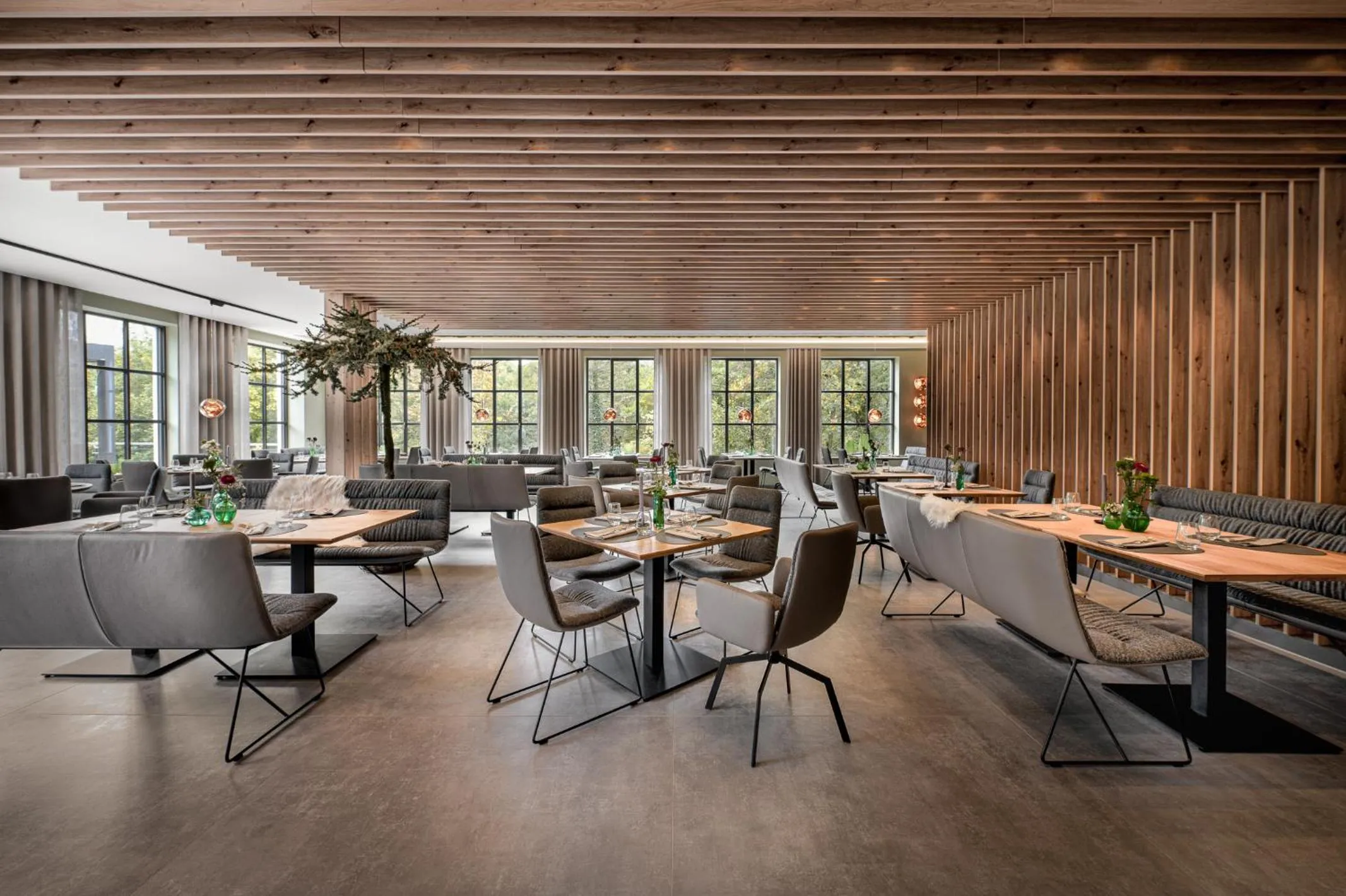 Restaurant/places to eat in Hotel VierJahreszeiten am Seilersee