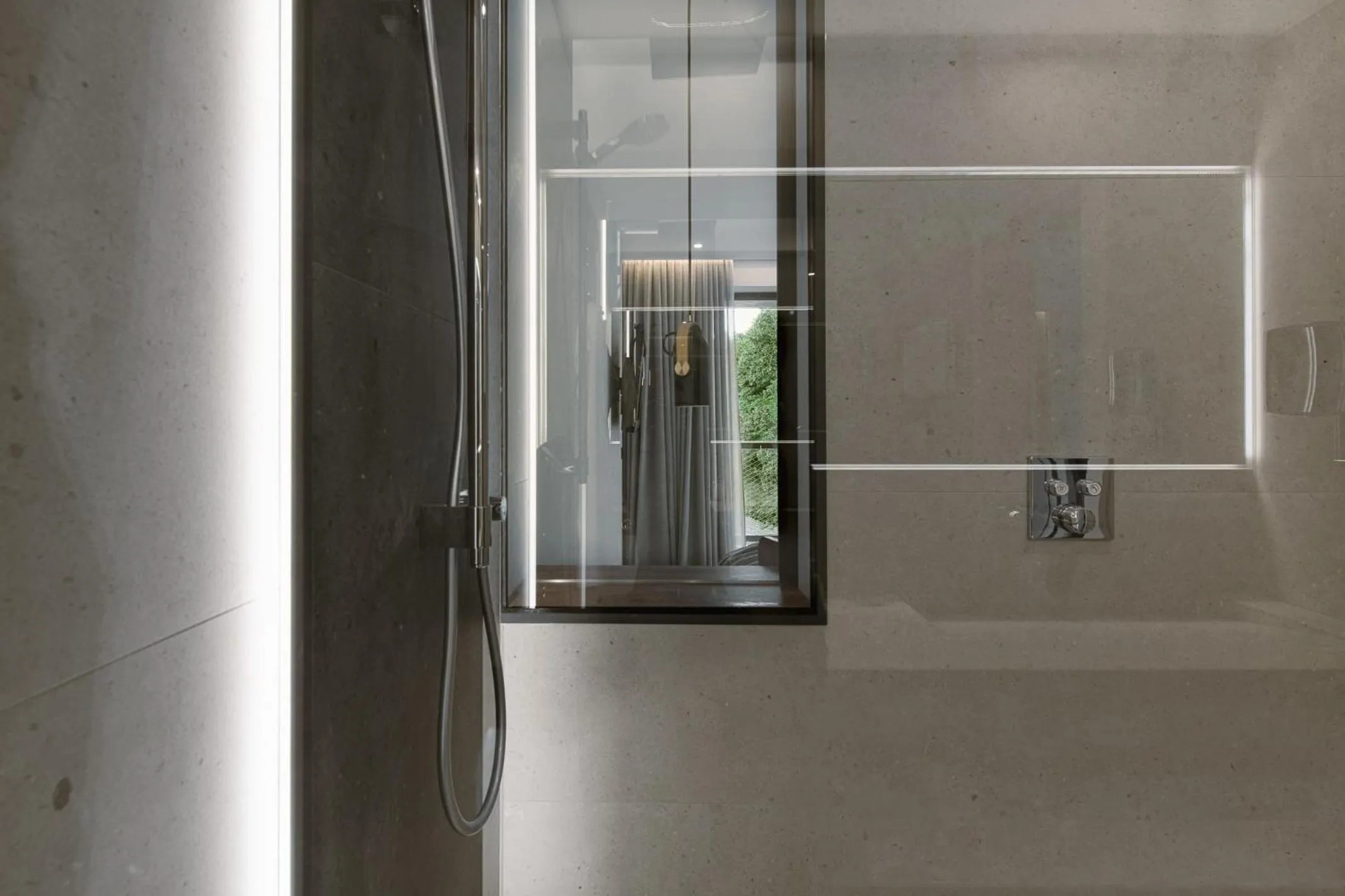 Bathroom in Hotel VierJahreszeiten am Seilersee