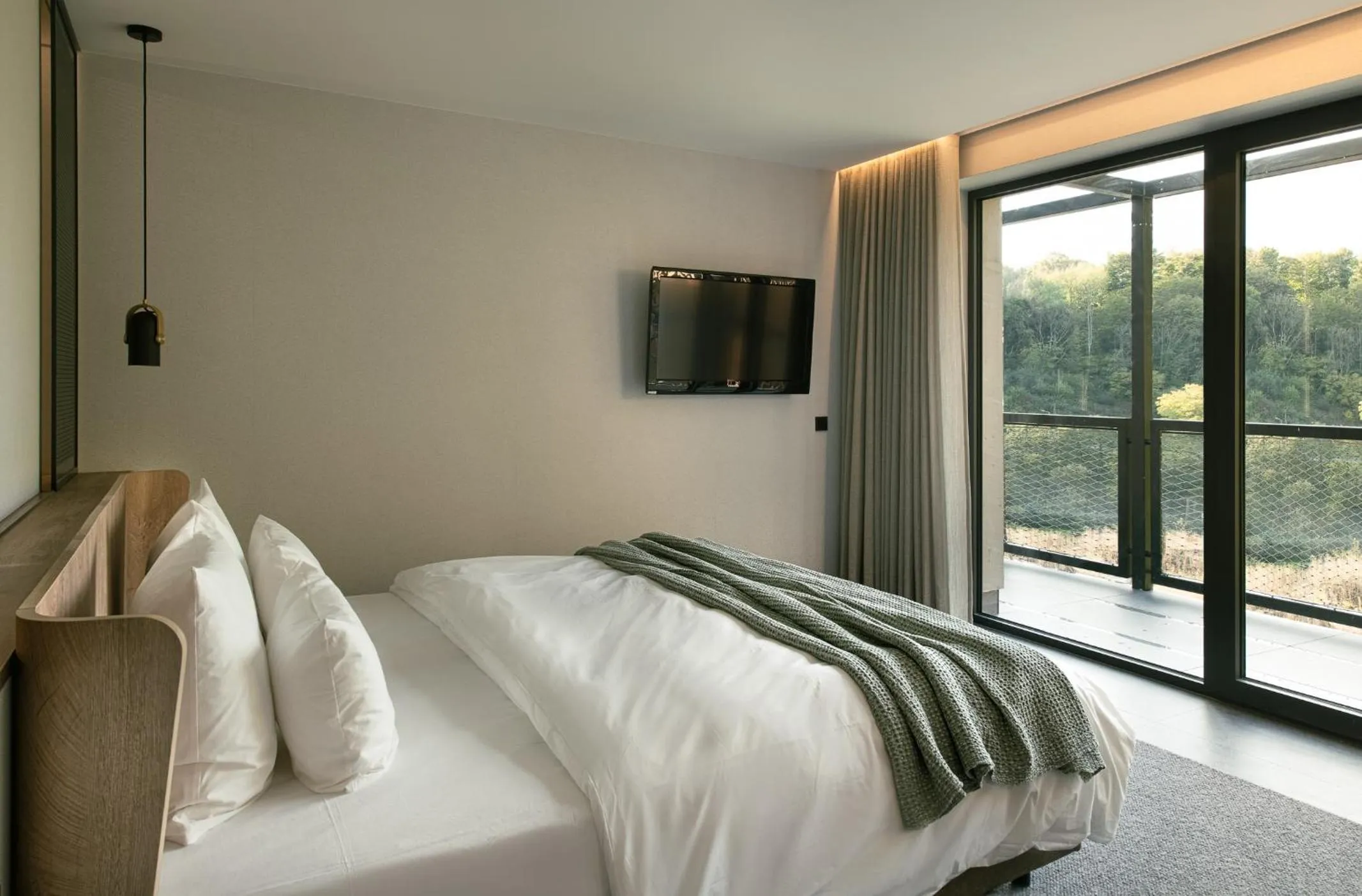 Photo of the whole room, Bed in Hotel VierJahreszeiten am Seilersee