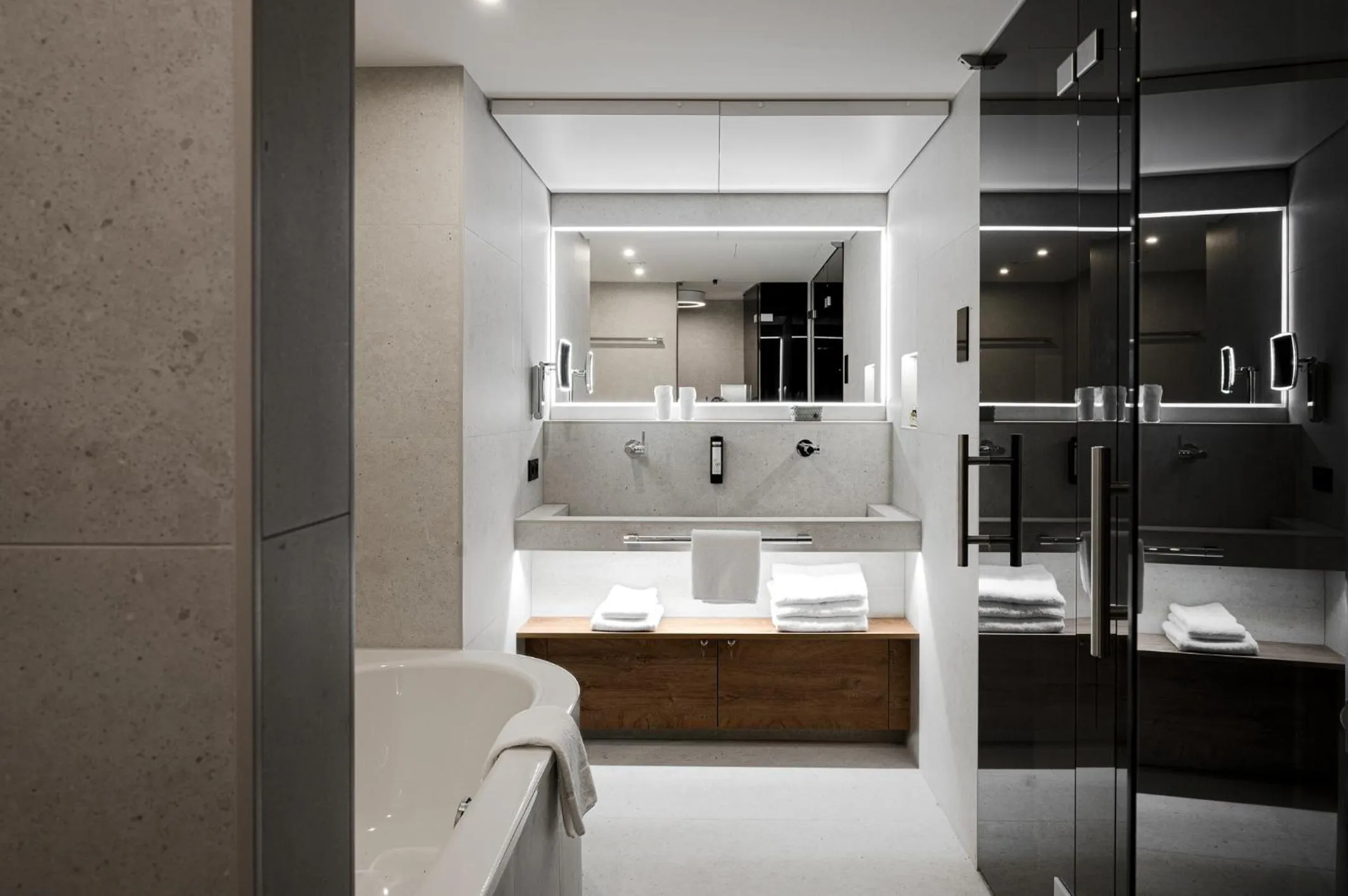 Bathroom in Hotel VierJahreszeiten am Seilersee