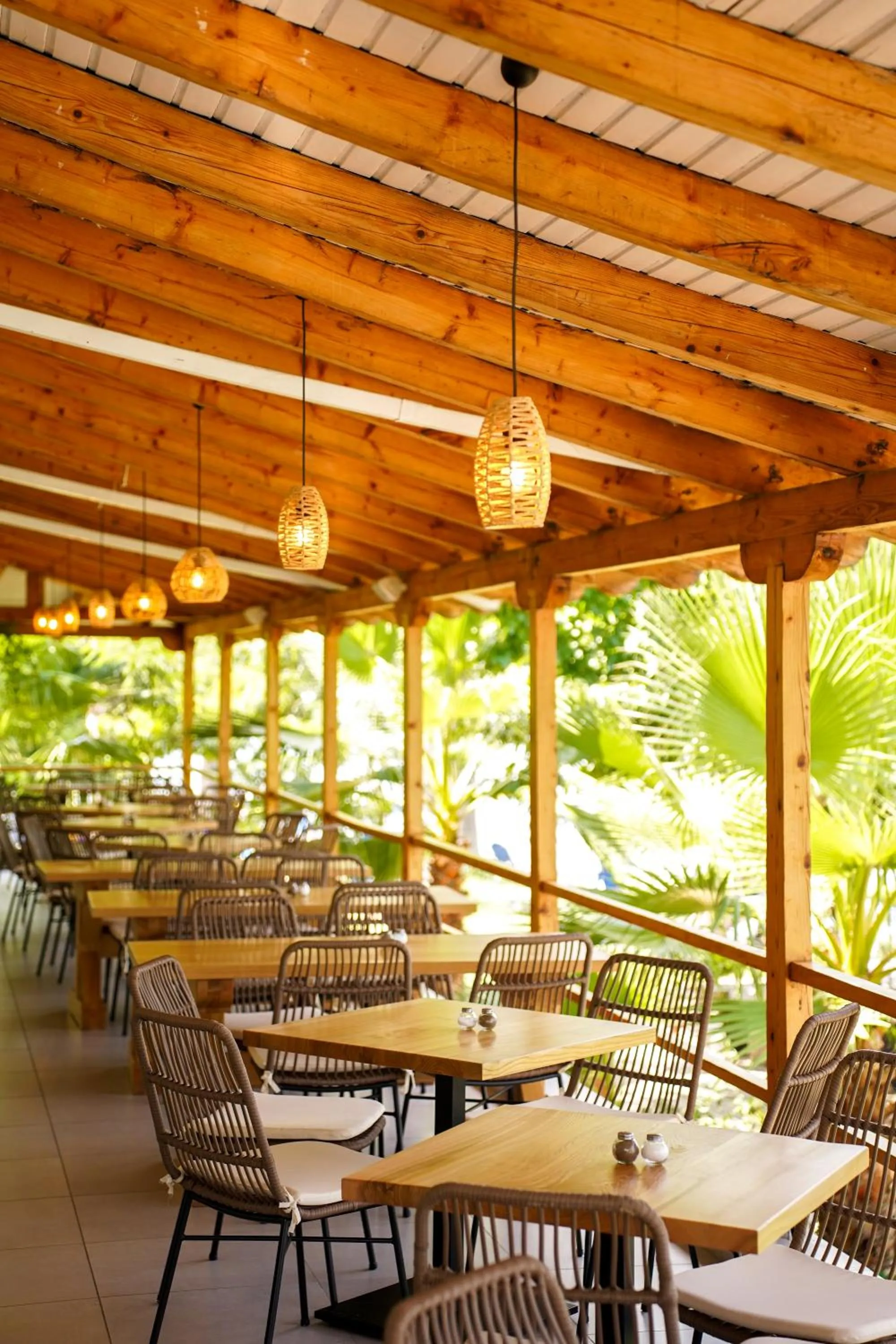 Restaurant/places to eat in HOTEL SISSY