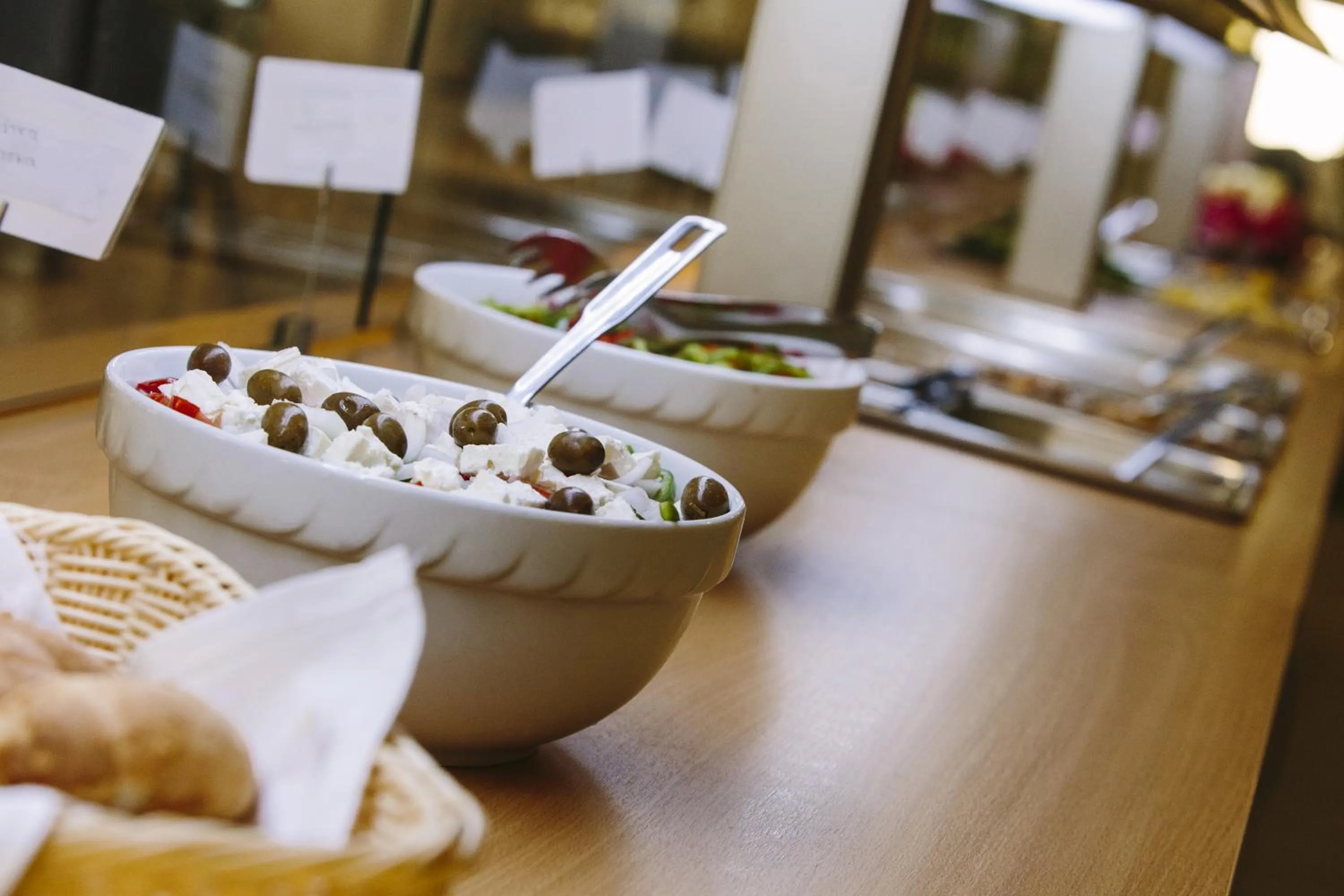 Restaurant/places to eat in HOTEL SISSY