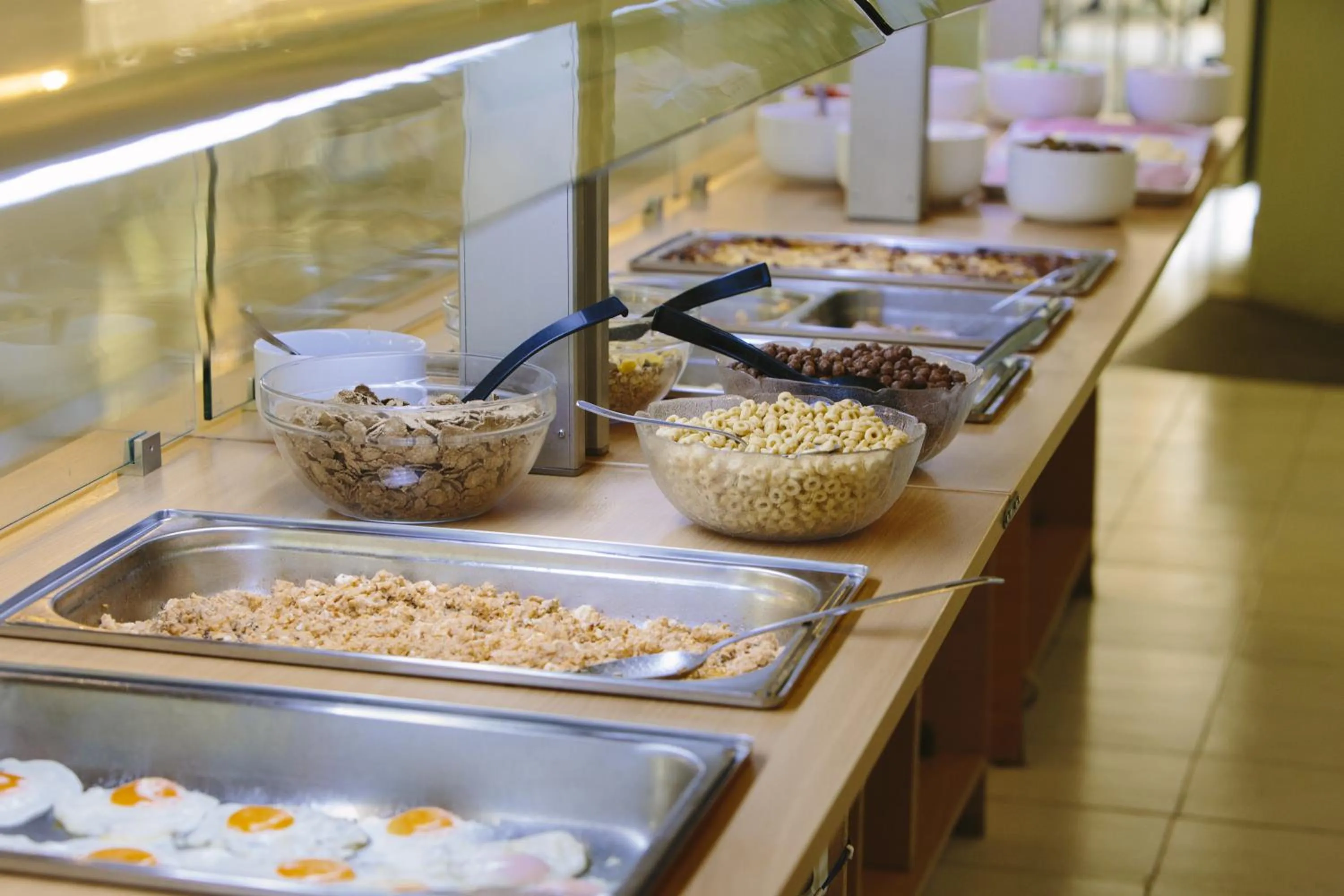 Restaurant/places to eat in HOTEL SISSY