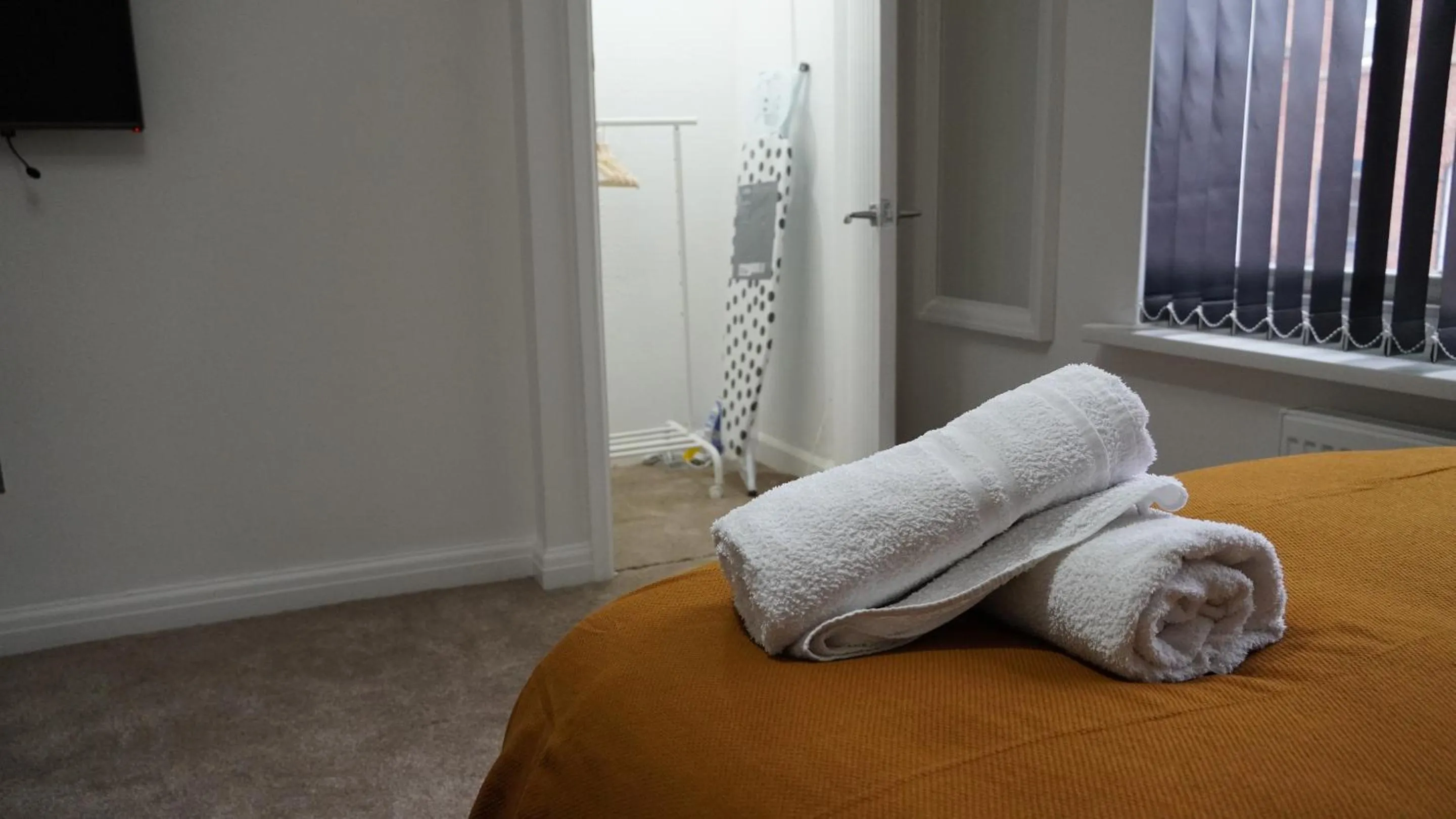 Bedroom, Bed in Cowper Townhouse