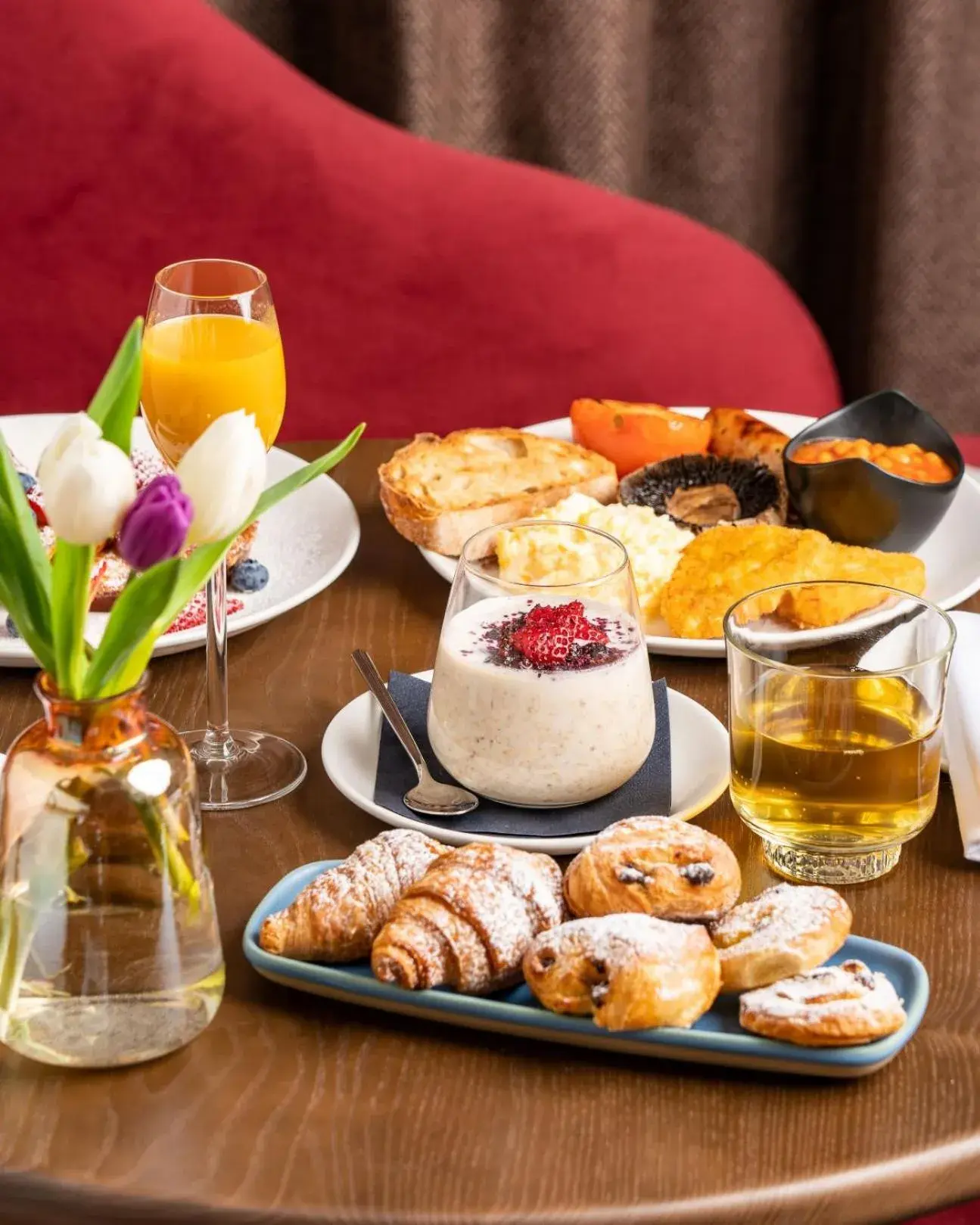 Food and drinks in The Gantry London, Curio Collection By Hilton Food and drinks in The Gantry London, Curio Collection By Hilton