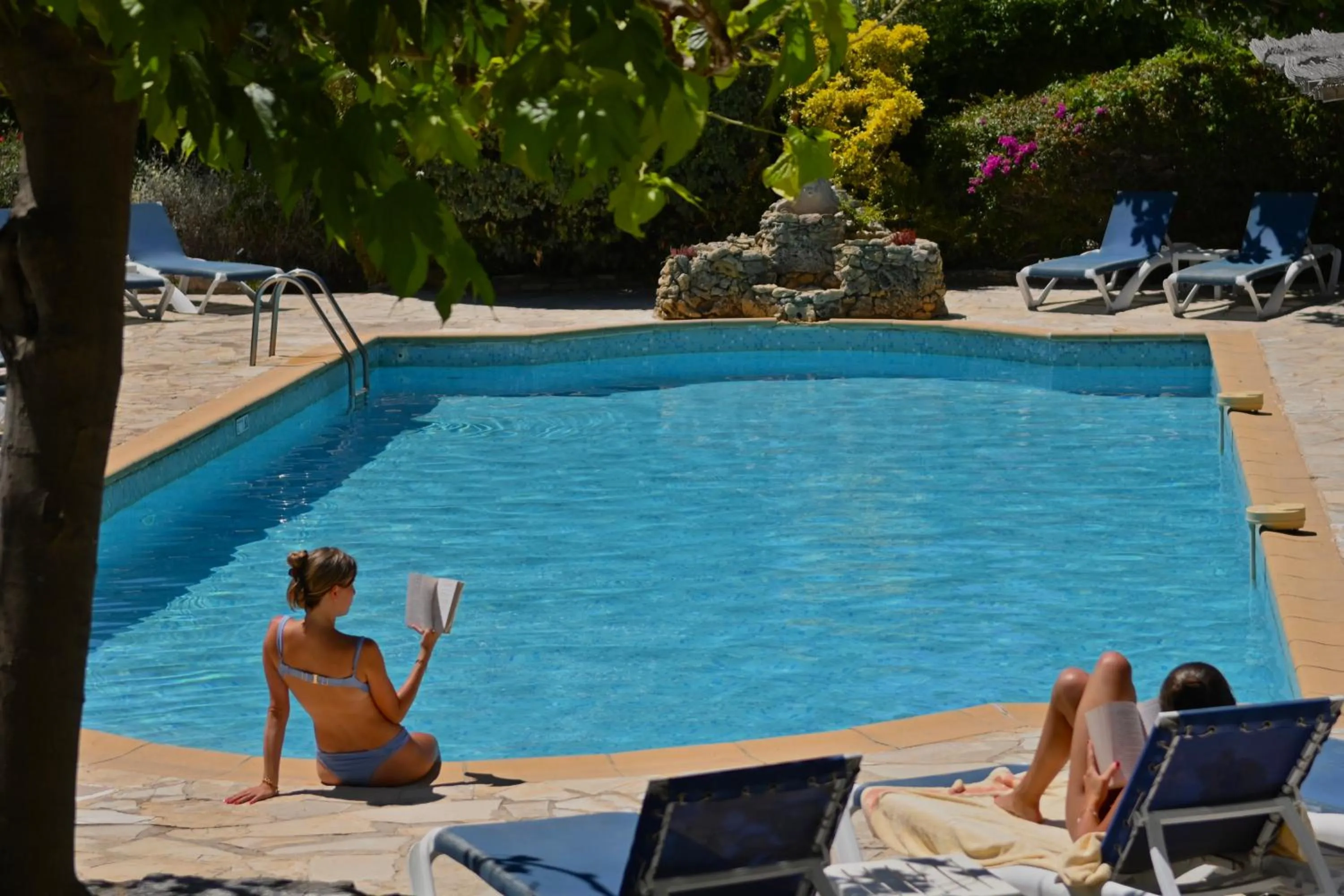 Swimming pool in Les Jardins de Bormes, hôtel adult only avec sauna & jacuzzi