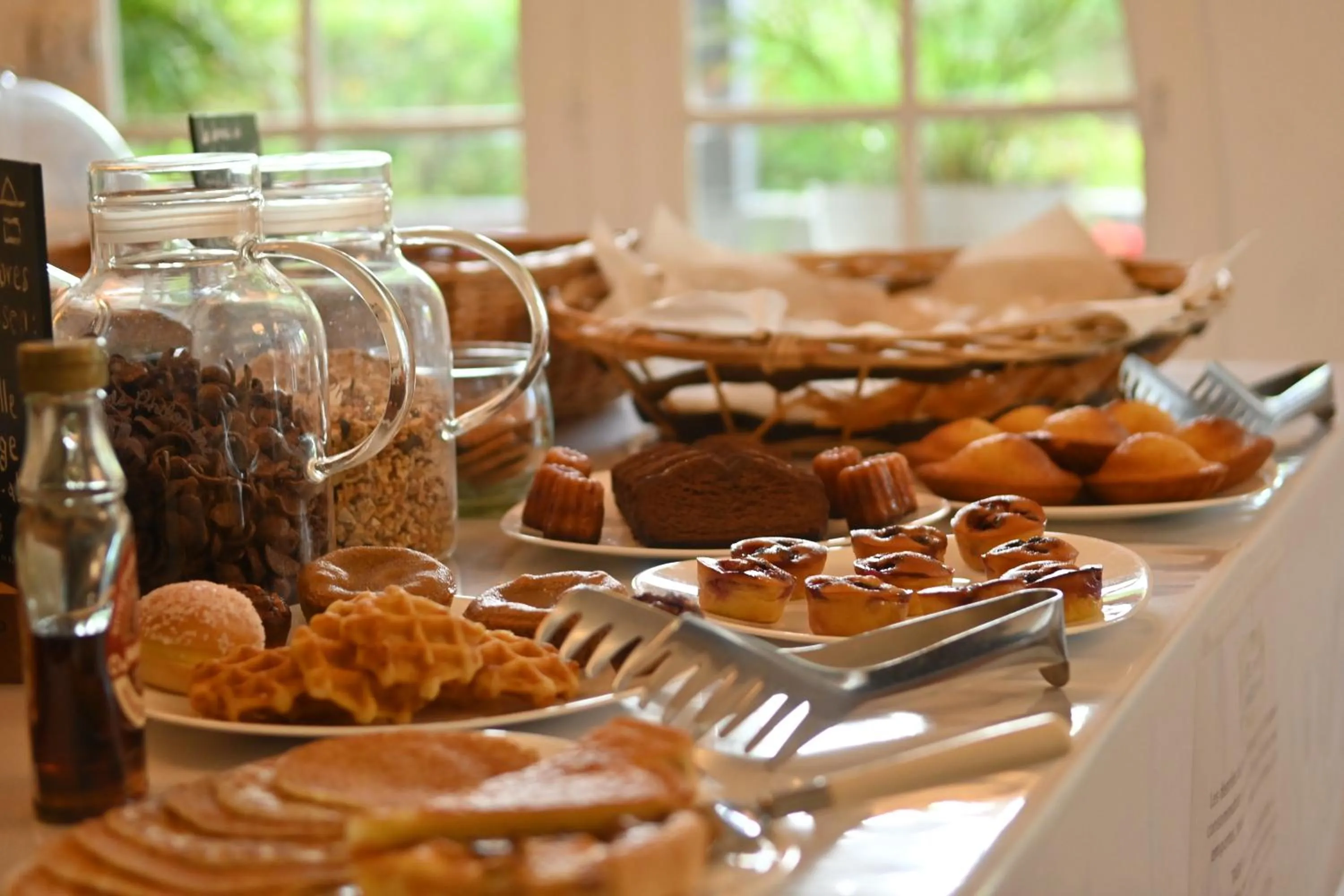 Buffet breakfast in Les Jardins de Bormes, hôtel adult only avec sauna & jacuzzi
