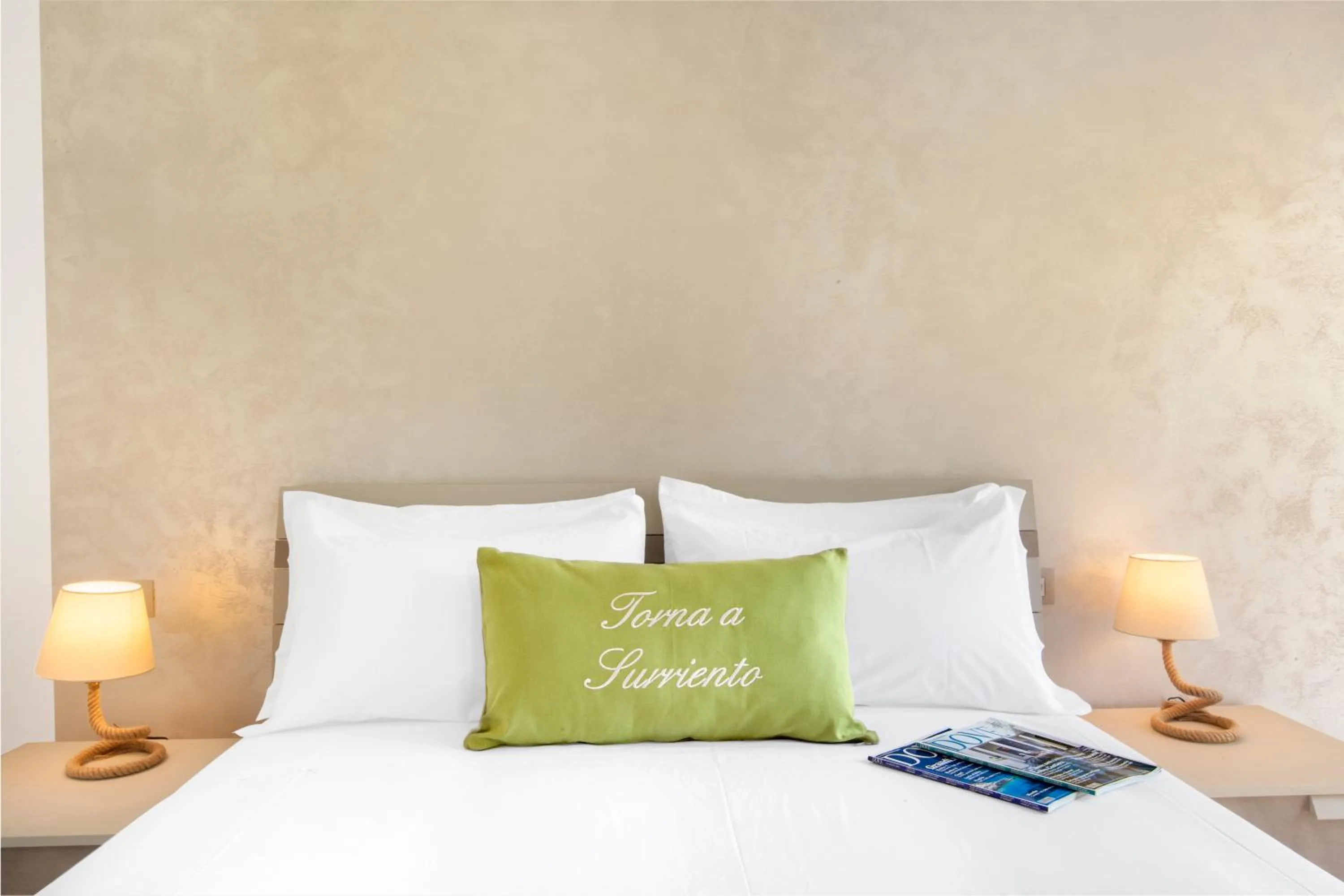 Decorative detail, Bed in Torna a Surriento Suites