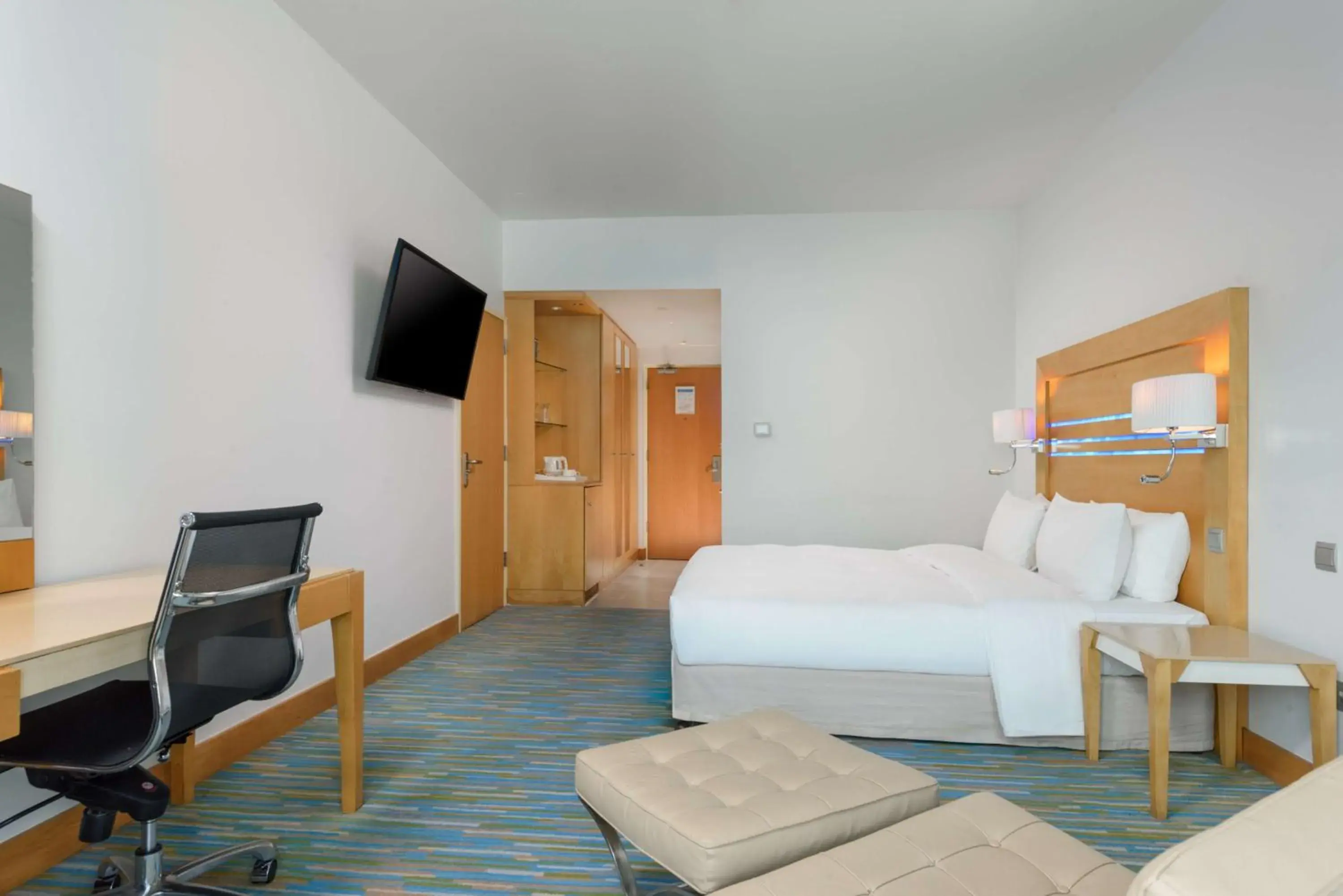 Bedroom, Bed in Radisson Blu Hotel, Muscat Bedroom, Bed in Radisson Blu Hotel, Muscat