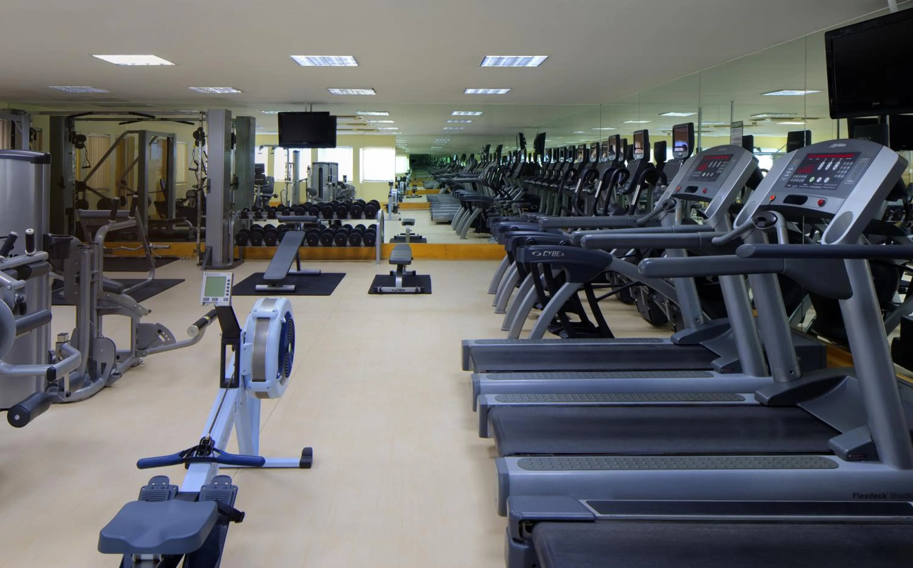 Fitness centre/facilities in Radisson Blu Hotel, Muscat