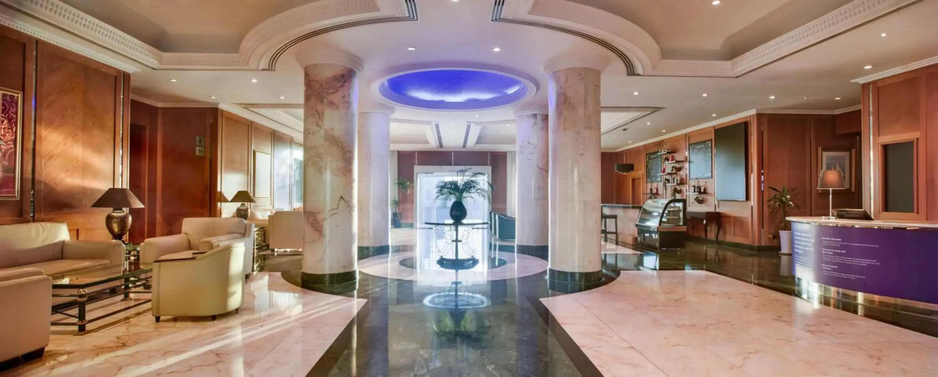 Lobby or reception in Radisson Blu Hotel, Muscat Lobby or reception in Radisson Blu Hotel, Muscat