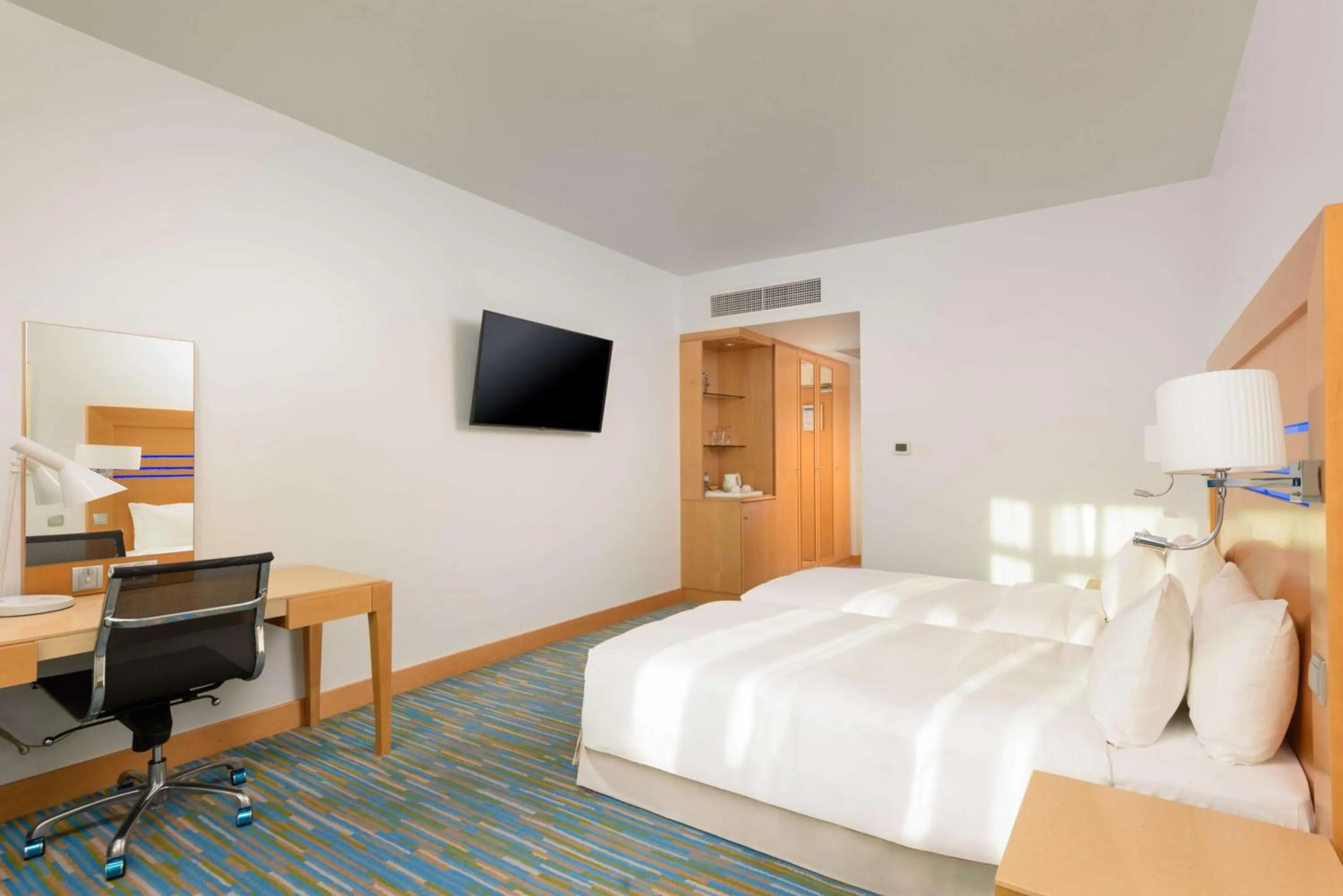 Bedroom, Bed in Radisson Blu Hotel, Muscat