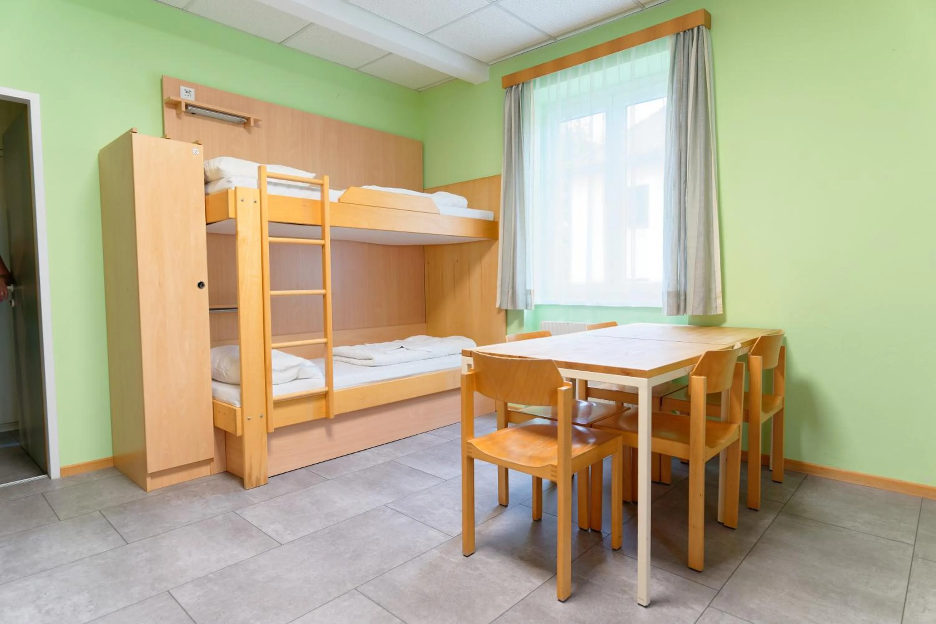 bunk bed, Bed in Radfahrerherberge Krems