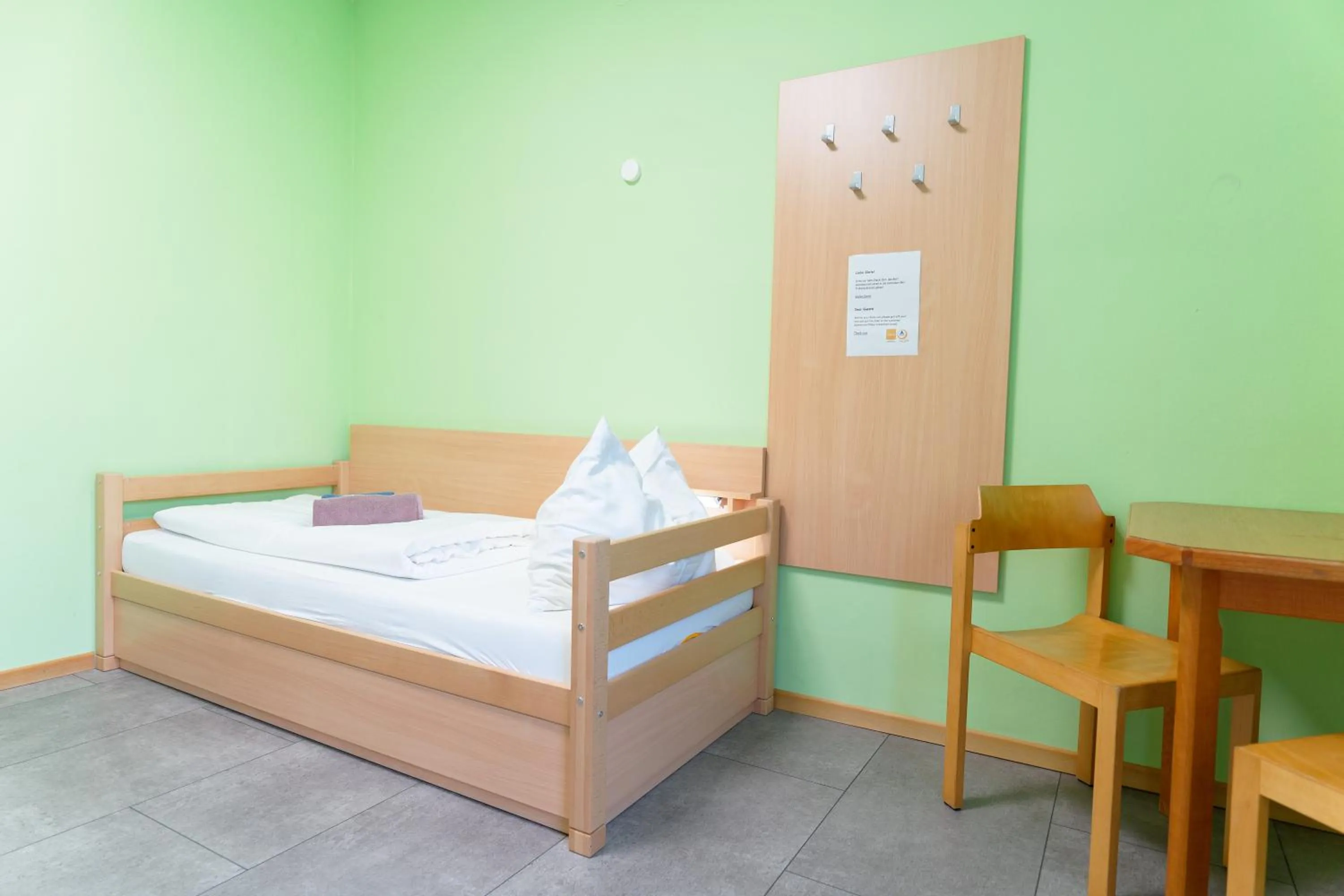 Bed in Radfahrerherberge Krems