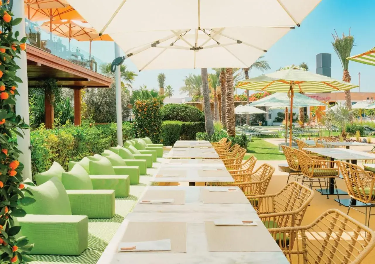 Restaurant/places to eat in Dubai Marine Beach Resort & Spa Restaurant/places to eat in Dubai Marine Beach Resort & Spa