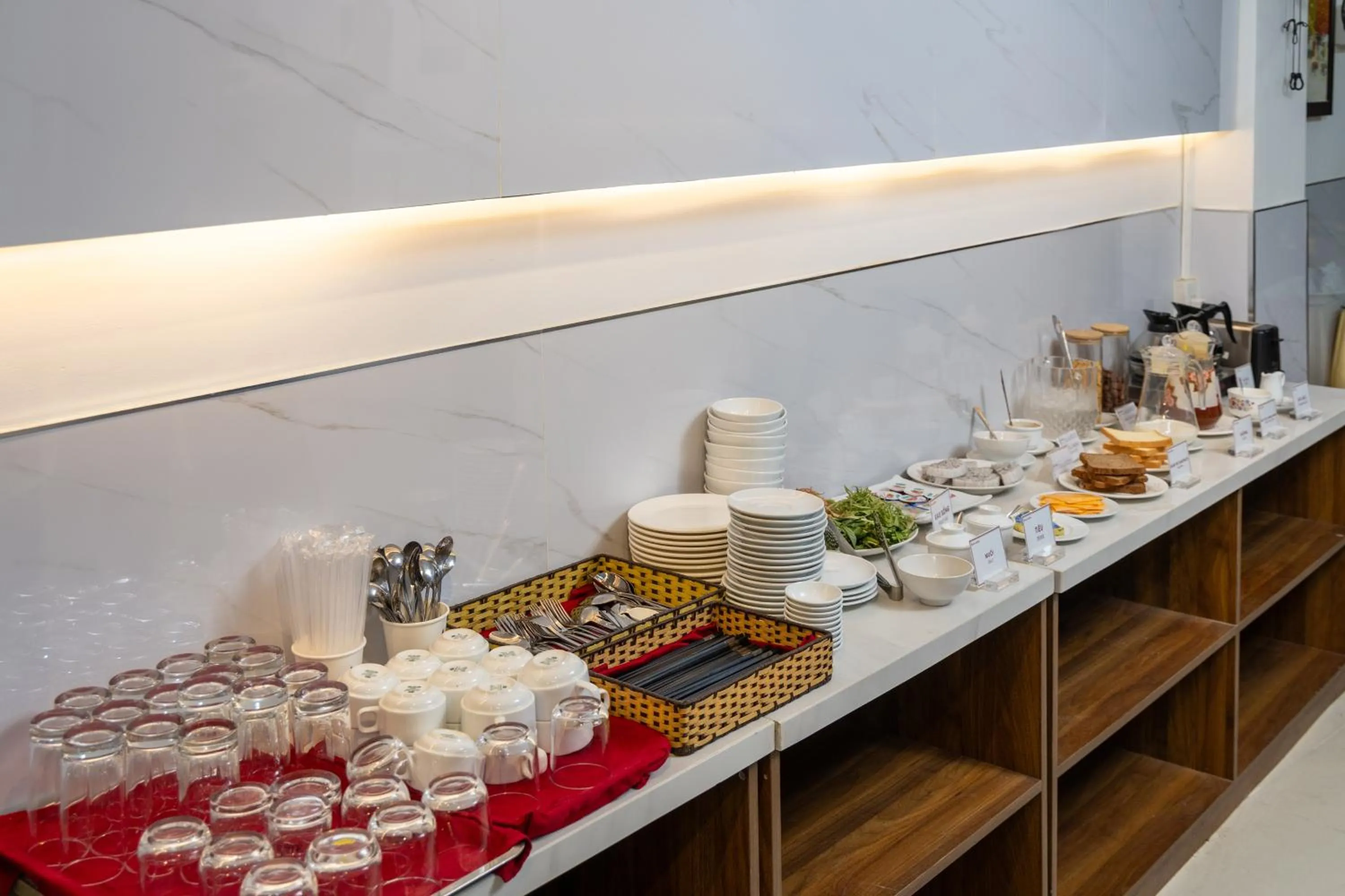 Restaurant/places to eat in A25 Hotel - 14 Phó Đức Chính