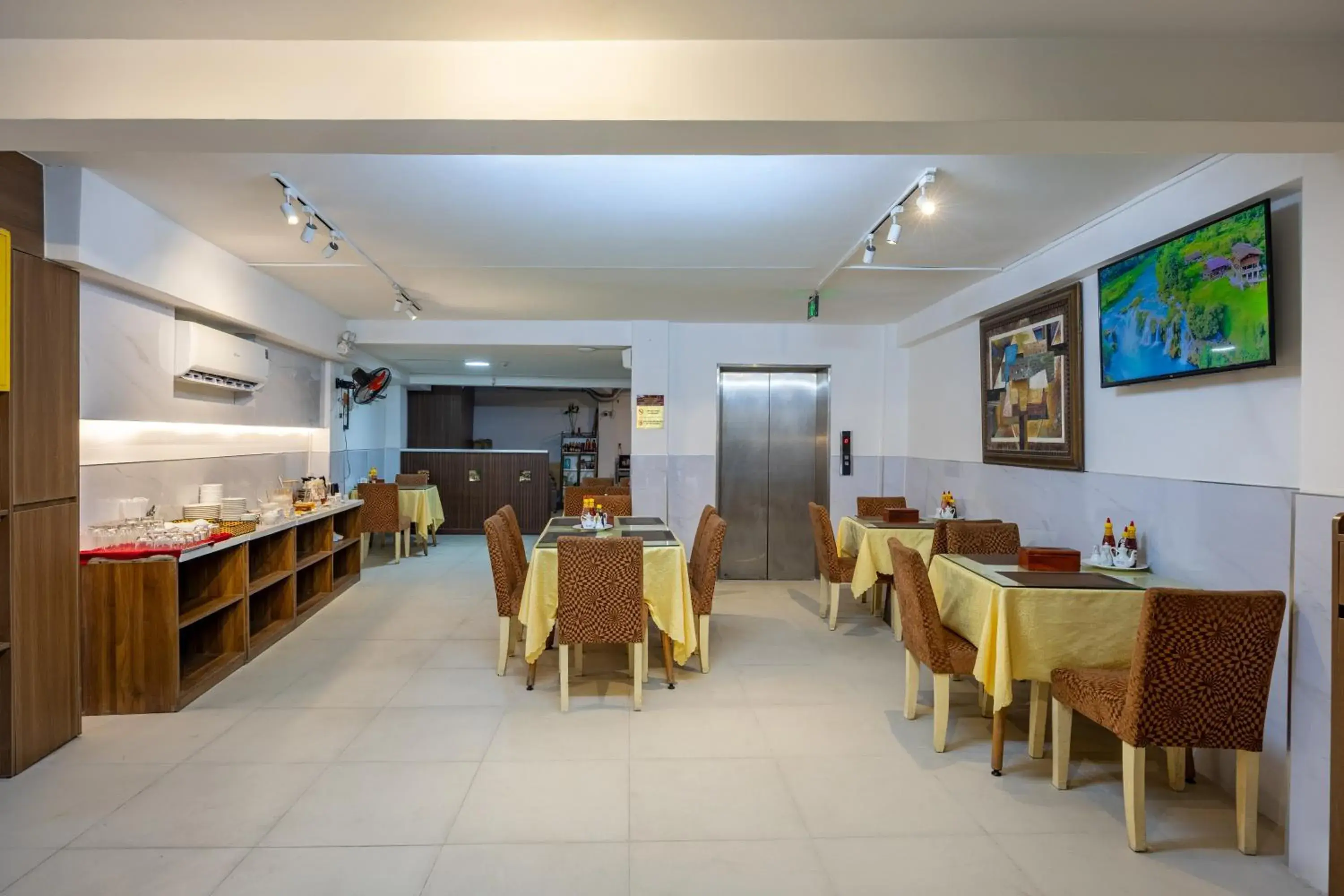 Restaurant/places to eat in A25 Hotel - 14 Phó Đức Chính Restaurant/places to eat in A25 Hotel - 14 Phó Đức Chính