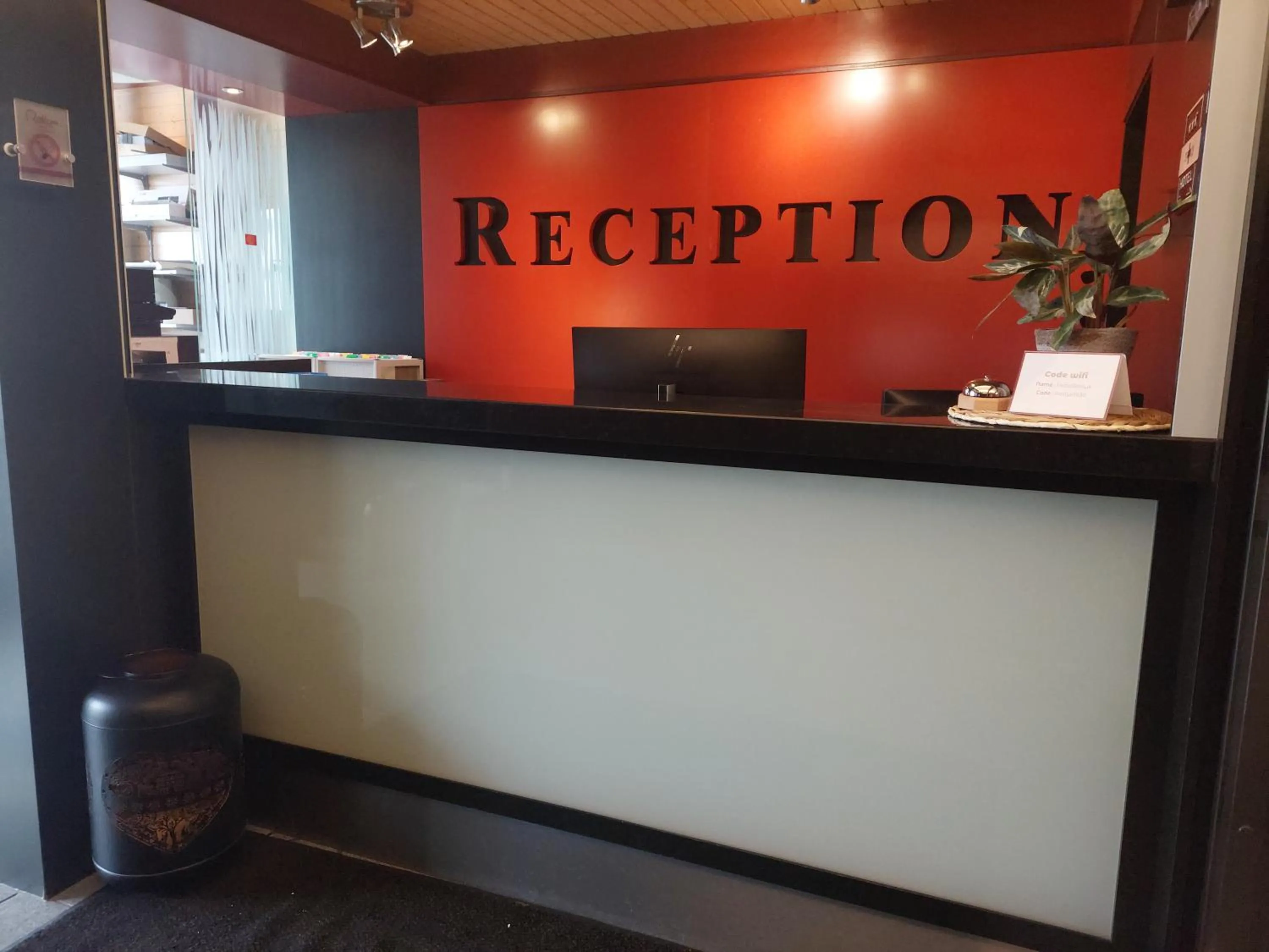 Lobby or reception in Hôtel Rallye & Entrées aux Bains de la Gruyère