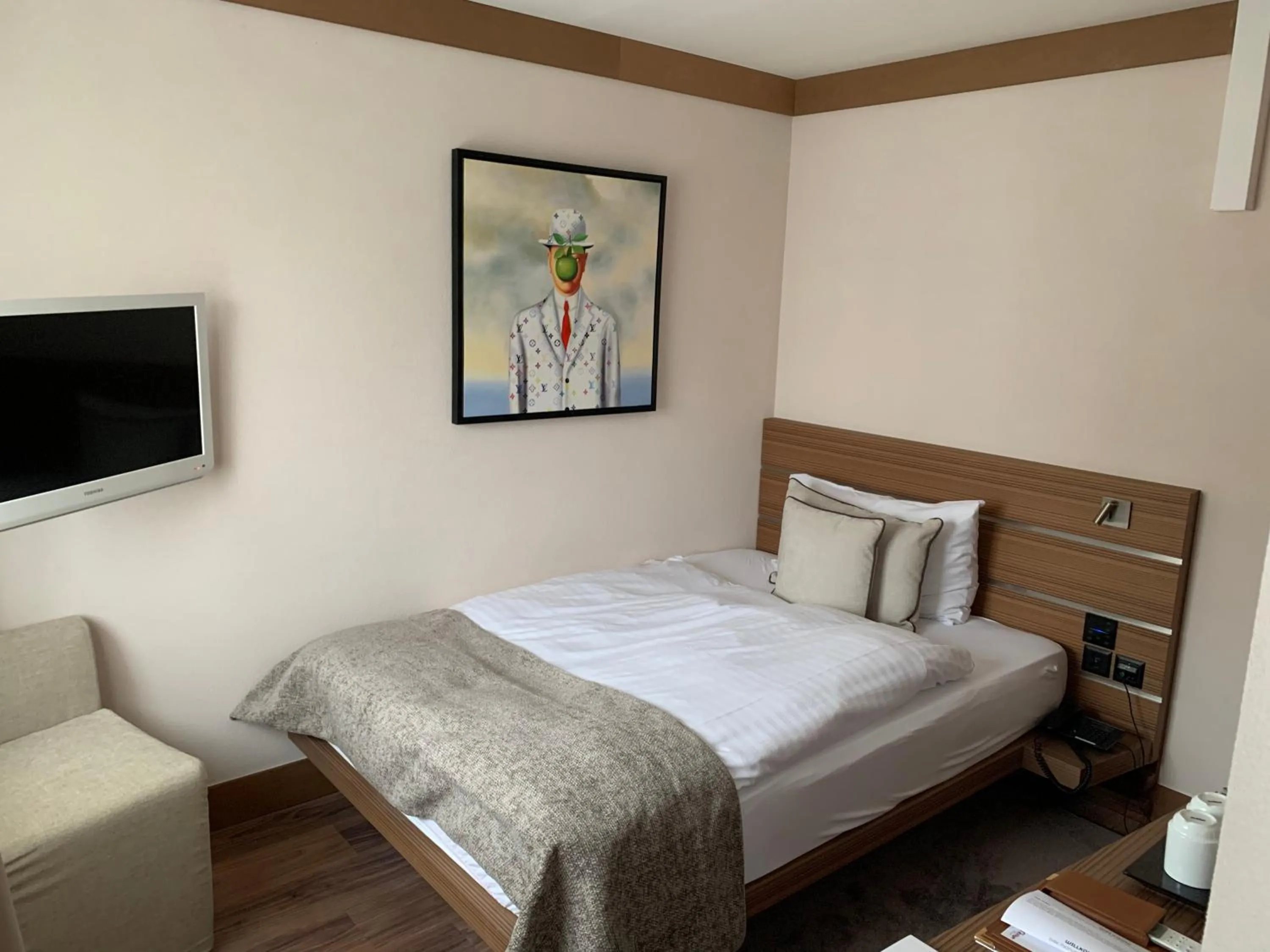 Bedroom, Bed in Hôtel Rallye & Entrées aux Bains de la Gruyère