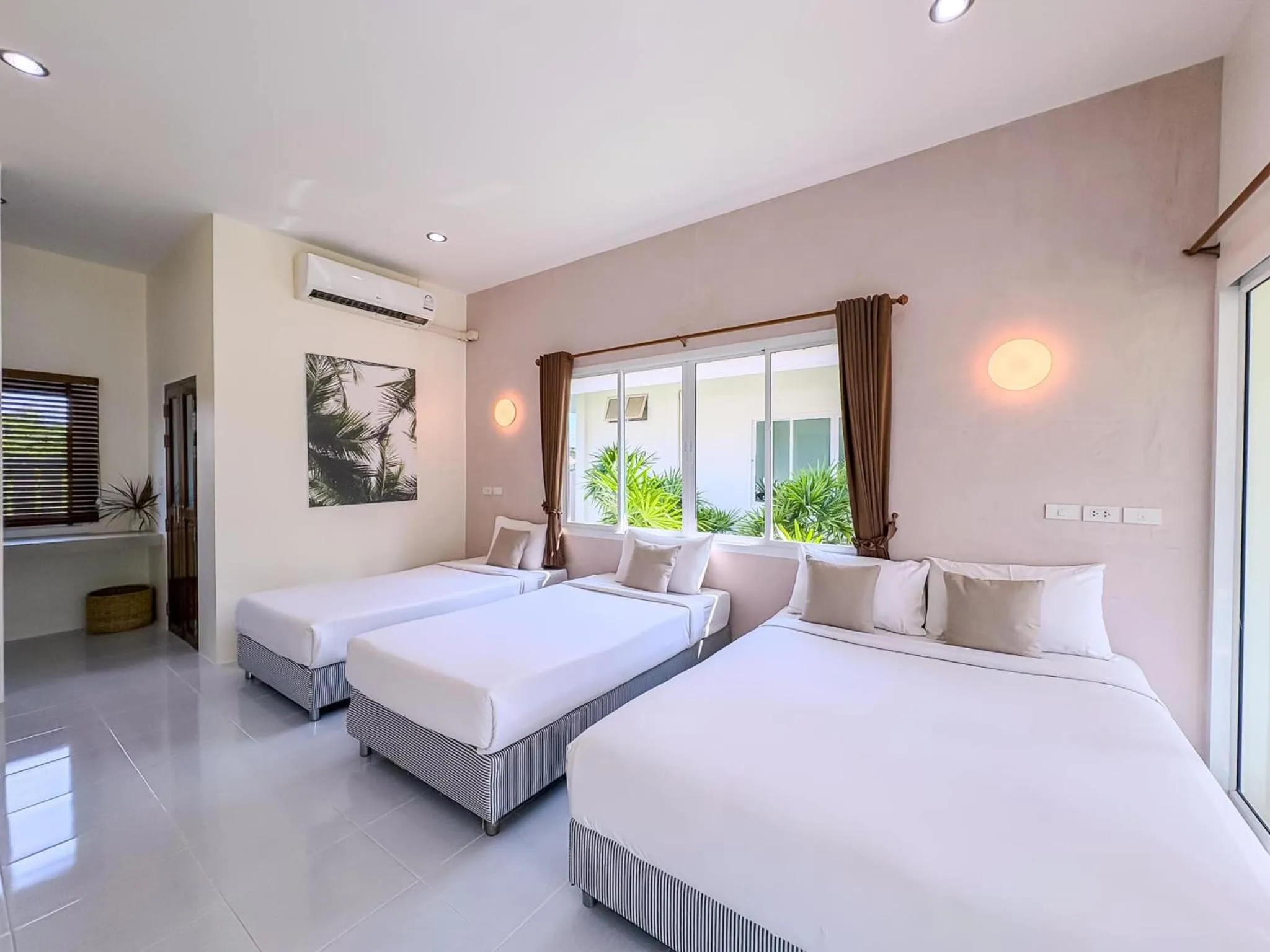Bed in Nisasiri Boutique Resort