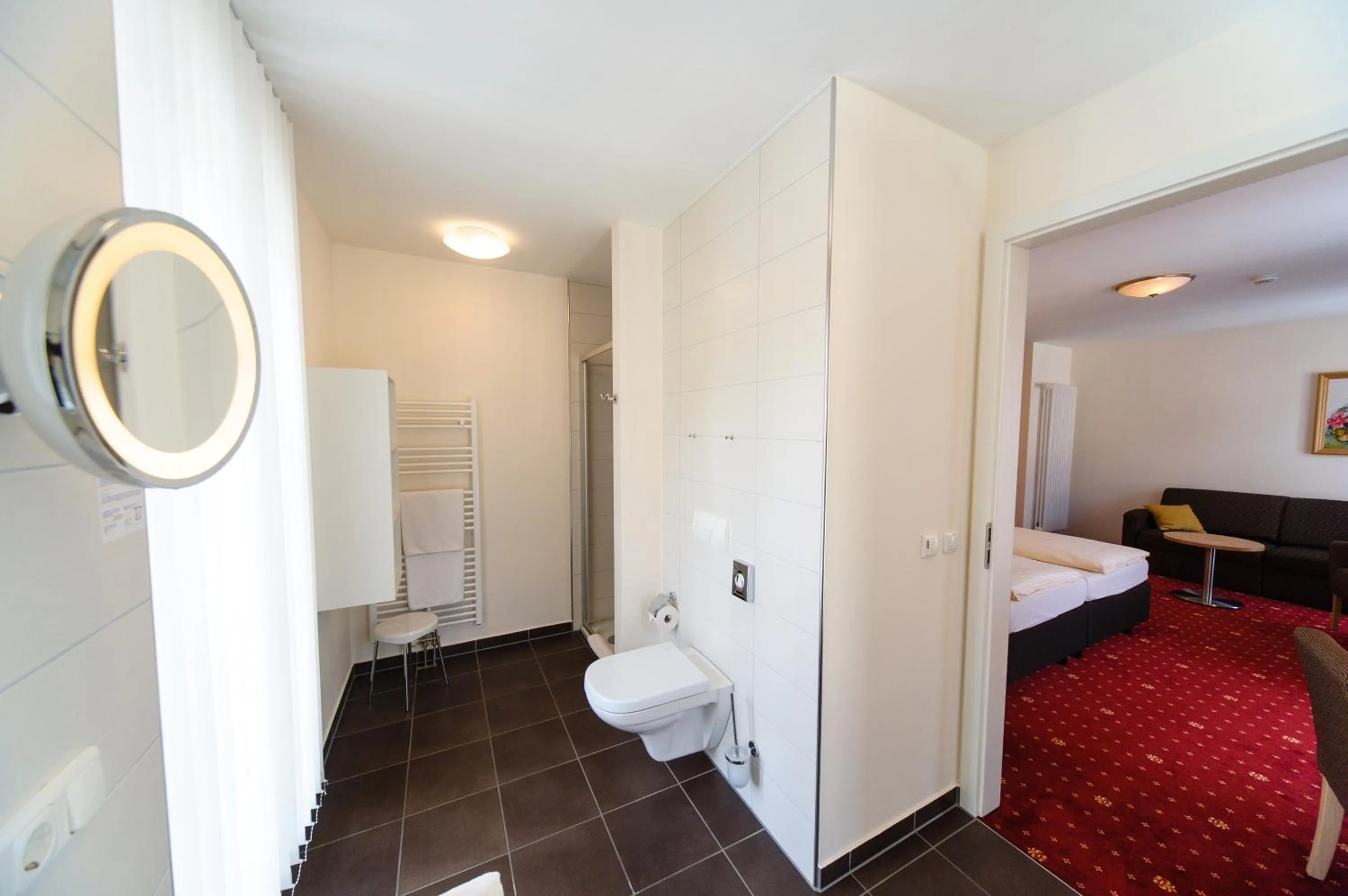 Shower, Bed in Akzent Hotel Goldner Stern
