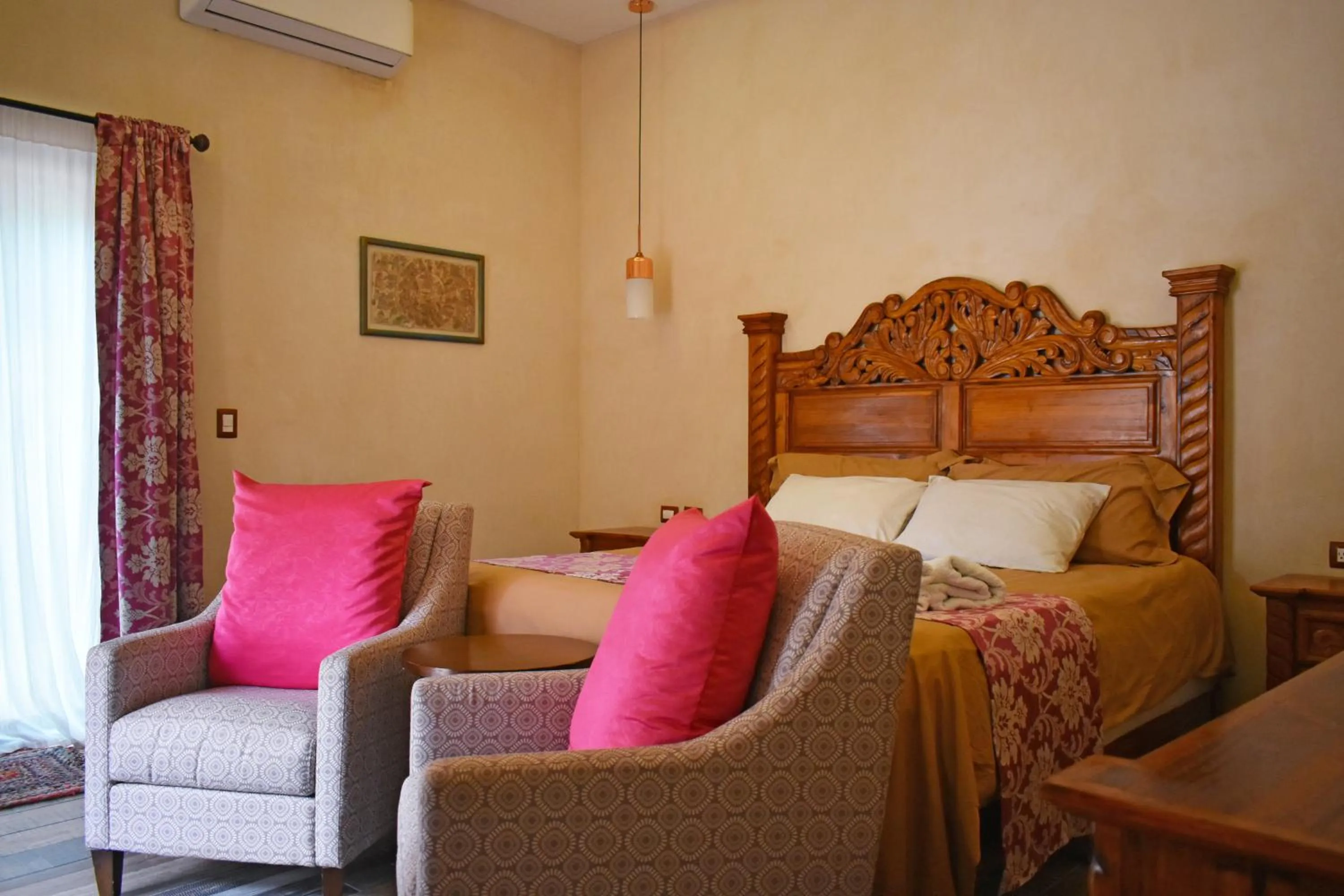 People in VILLA UNAHANA