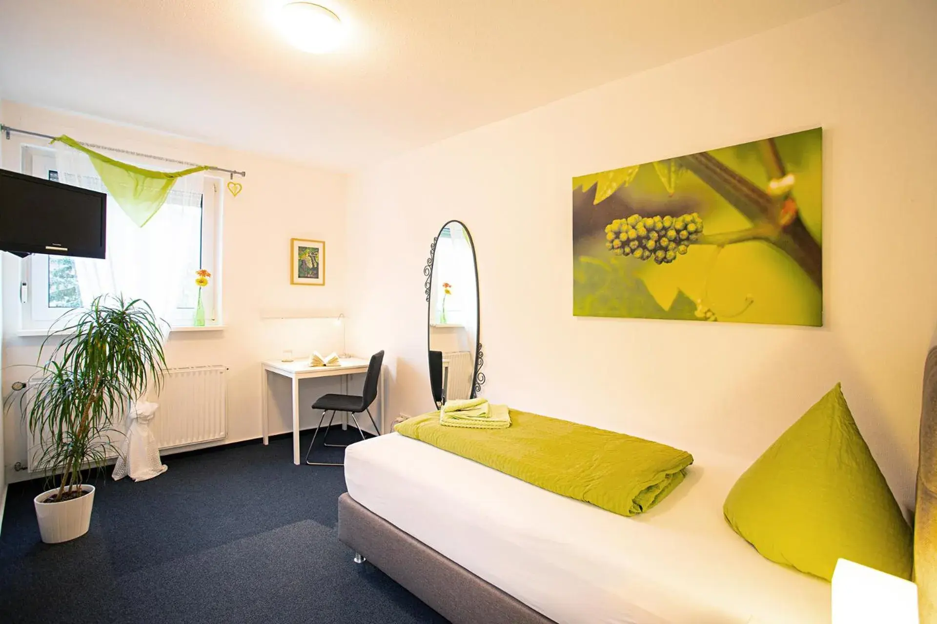 Large Twin Room - single occupancy in Hotel Emmerich Large Twin Room - single occupancy in Hotel Emmerich