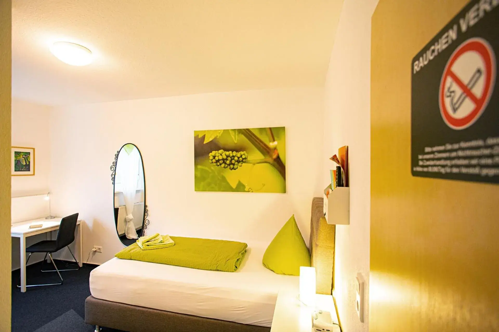 Large Twin Room - single occupancy in Hotel Emmerich Large Twin Room - single occupancy in Hotel Emmerich