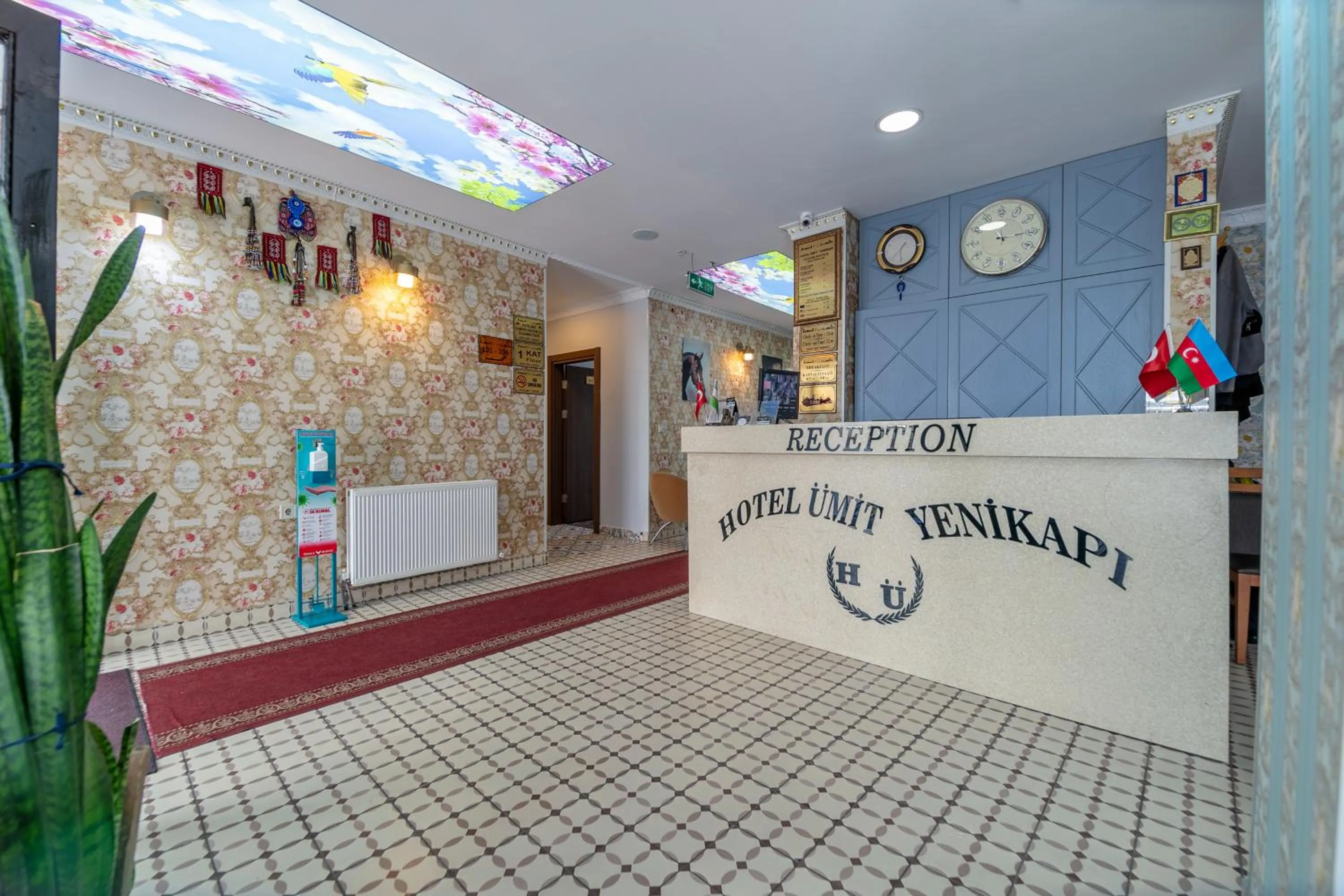 Lobby or reception in HOTEL ÜMİT YENİKAPI