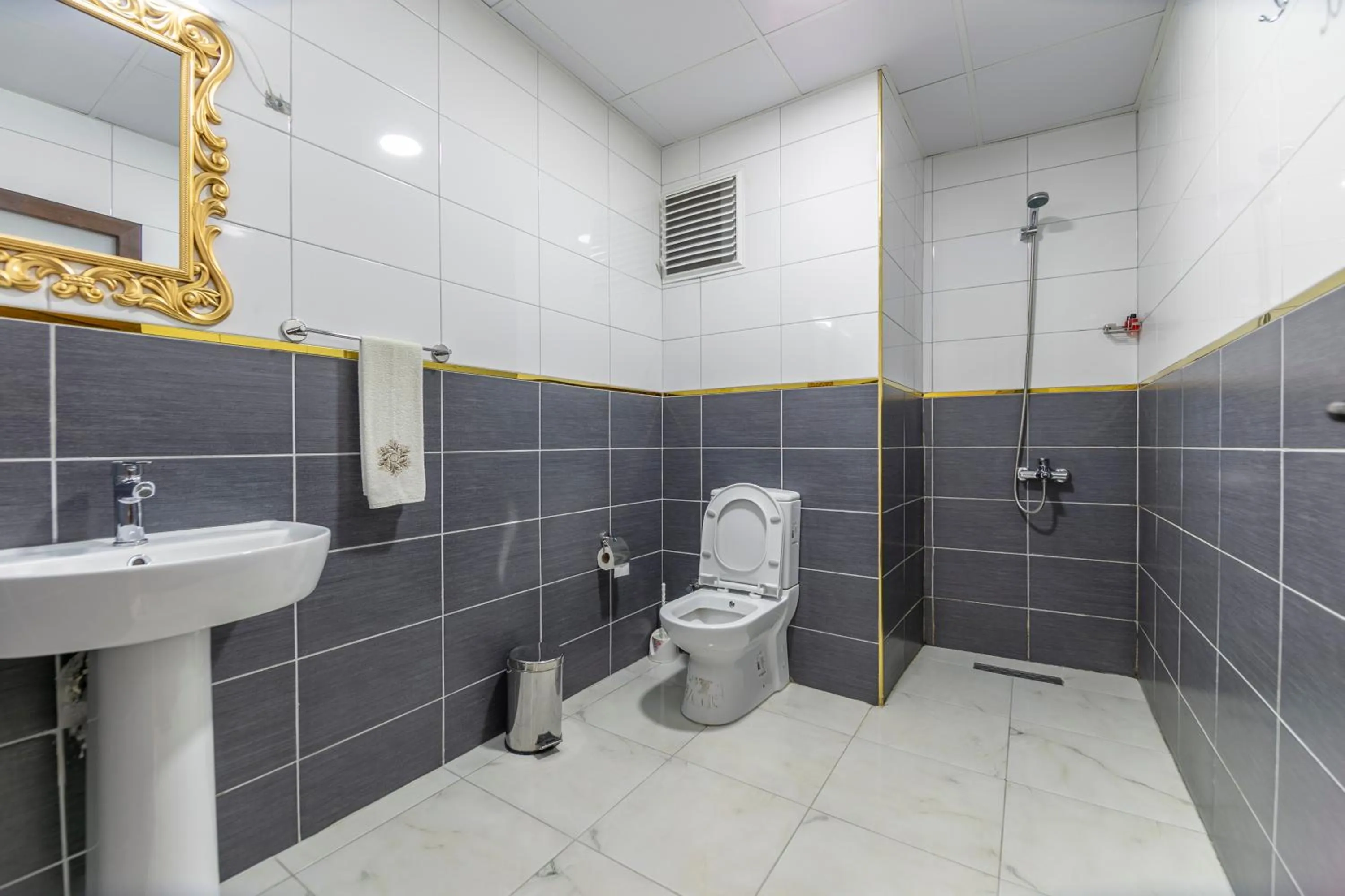 Shower in HOTEL ÜMİT YENİKAPI