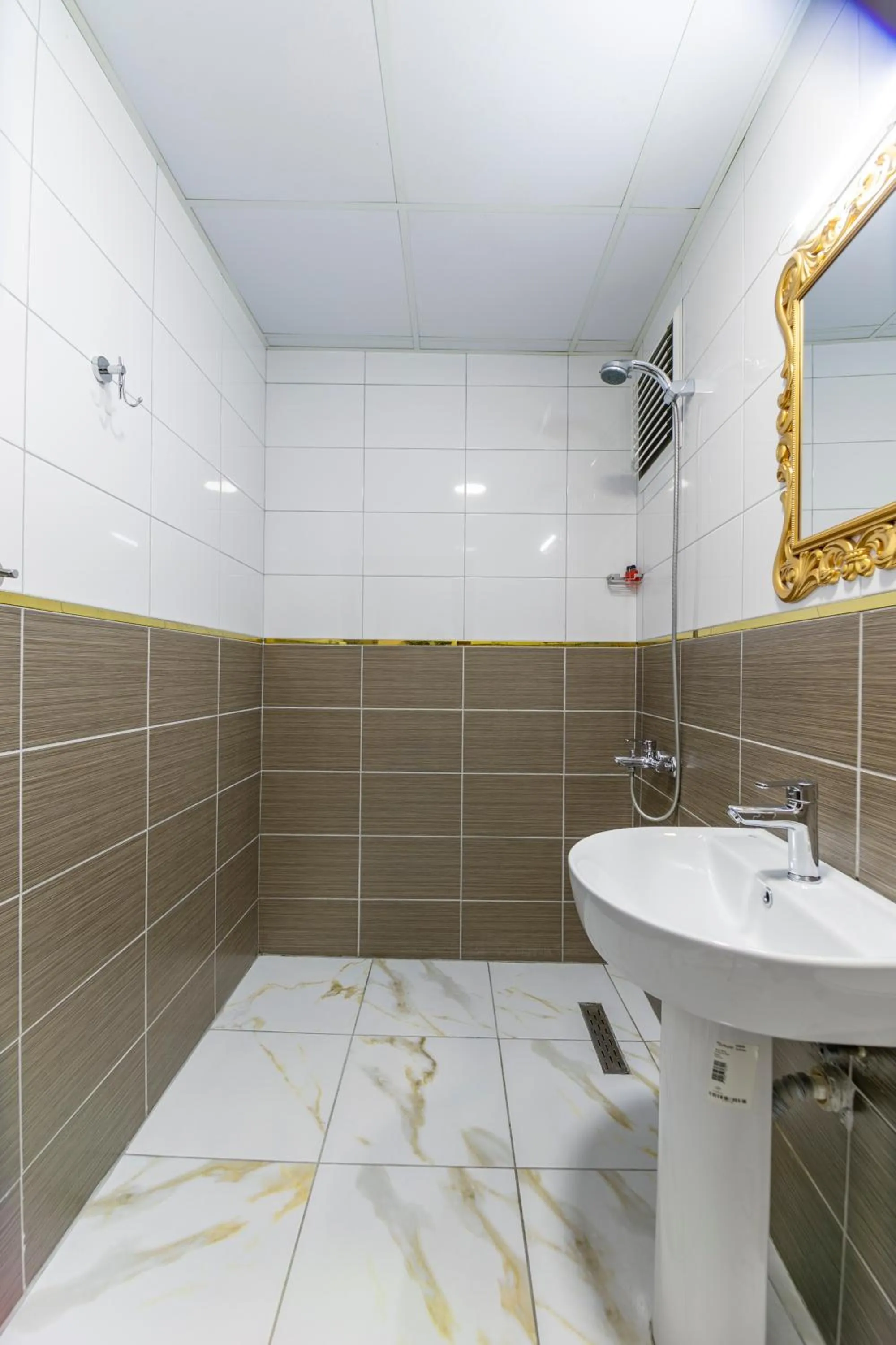 Shower in HOTEL ÜMİT YENİKAPI
